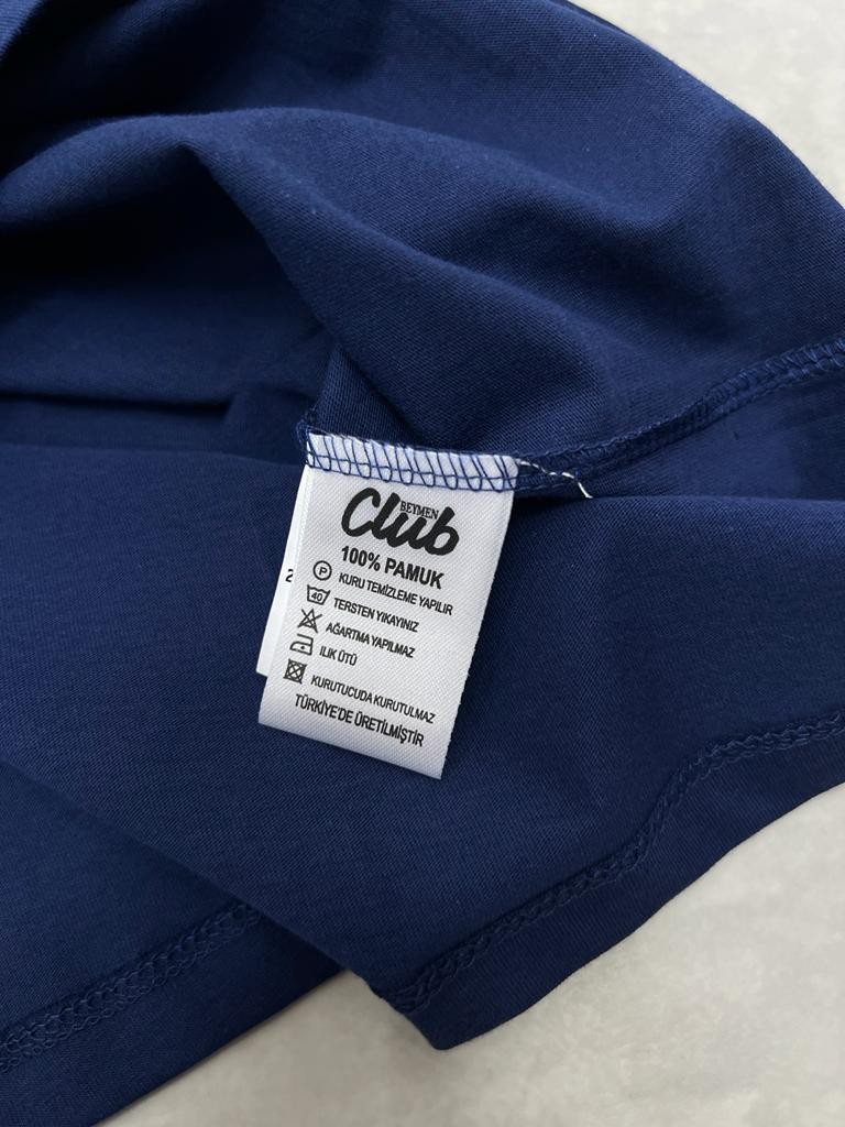 V Yaka Classic Mini Logo Navy Blue Basic T-shirt