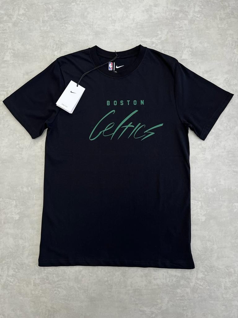 Boston Celtıcs Essential Logo Black T-shirt