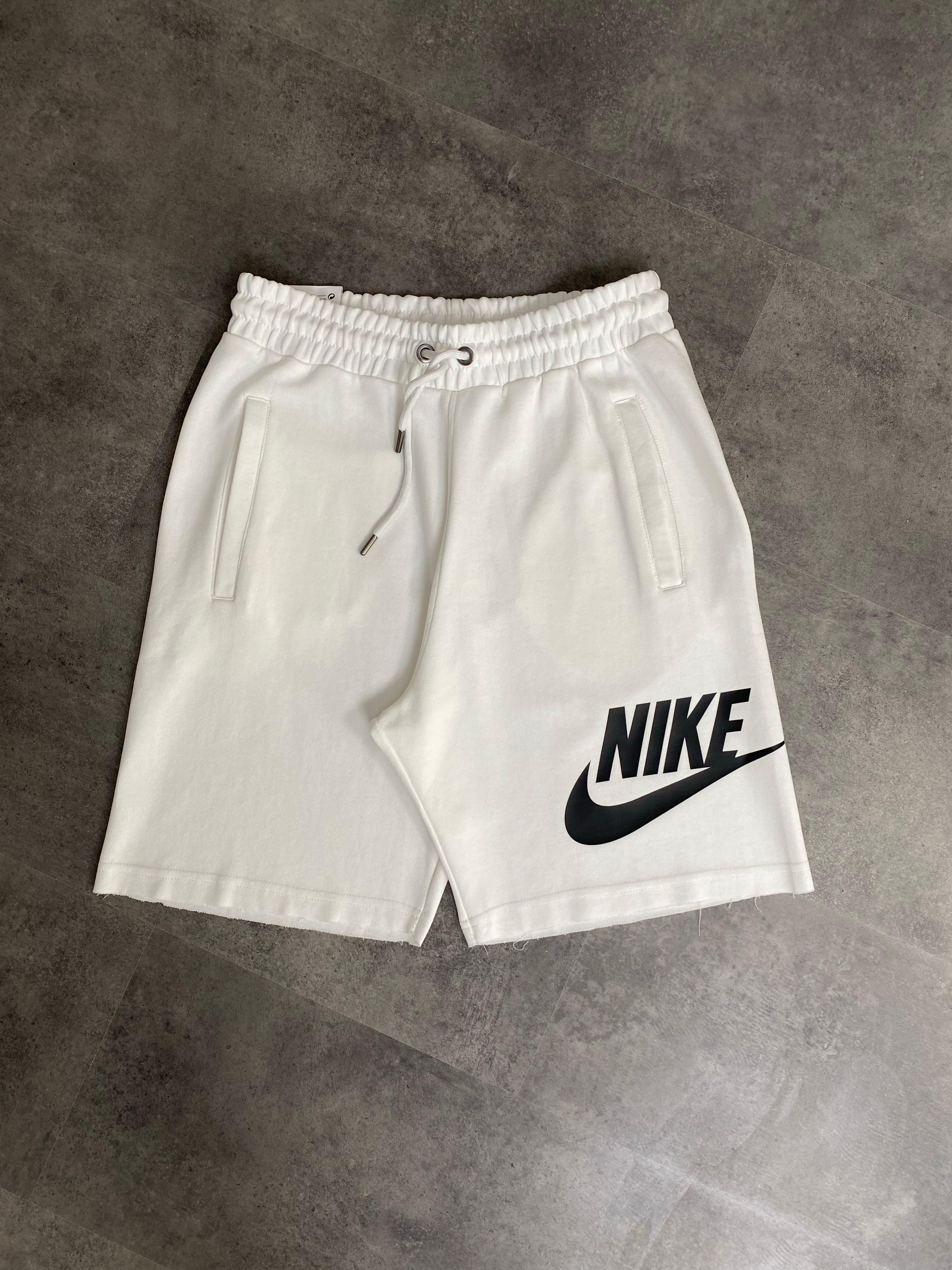 Yeni Sezon Basic Mid Logo Şort - BEYAZ