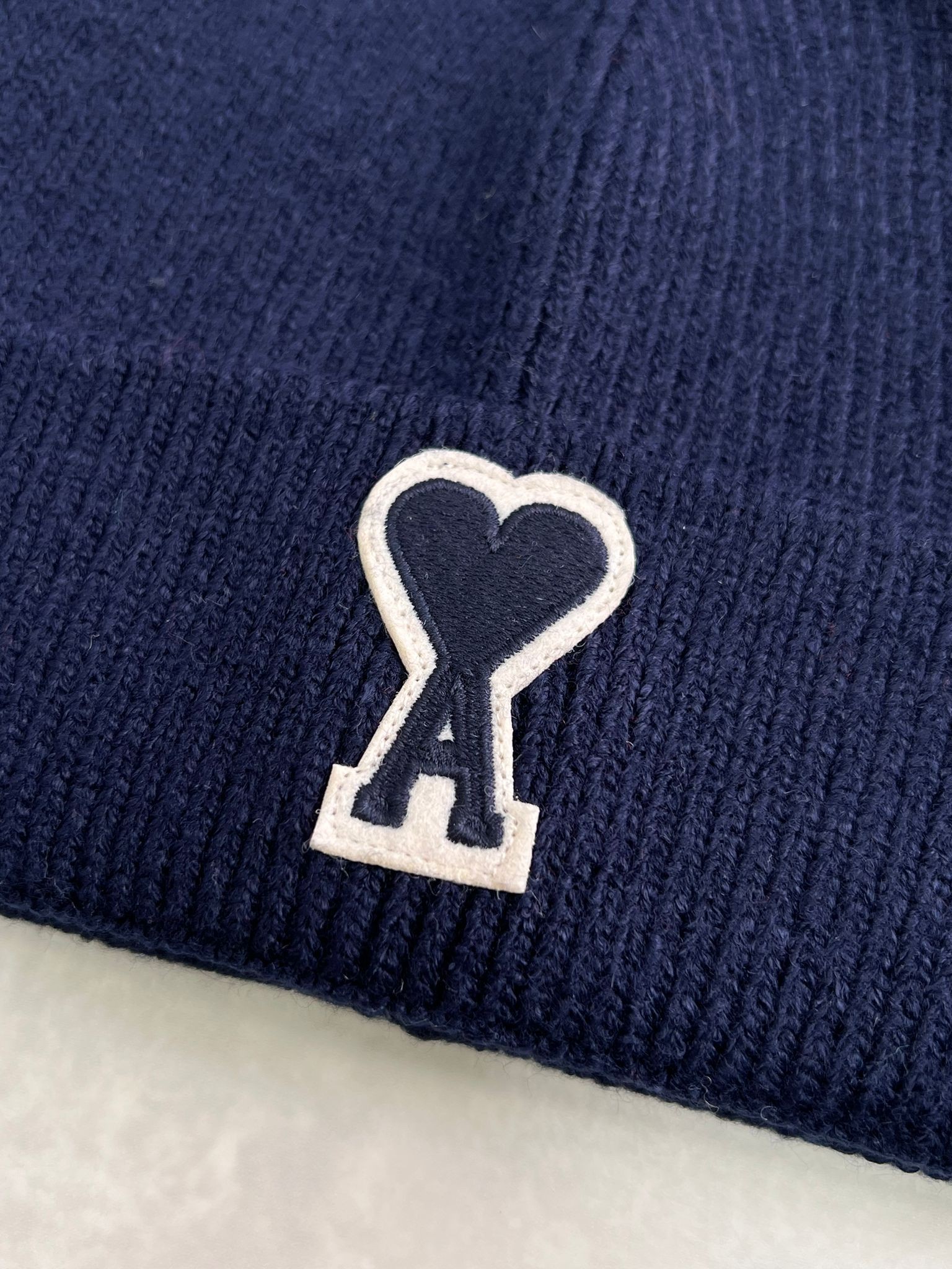 Limited Edition Classic Basic Yün Navy Blue Bere