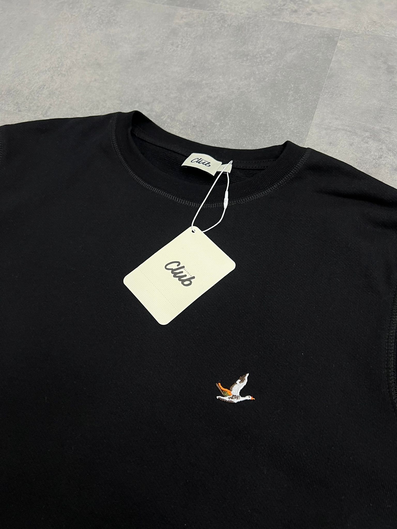 Classic Basic Essential Ceast Mini Logo Black Sweatshirt