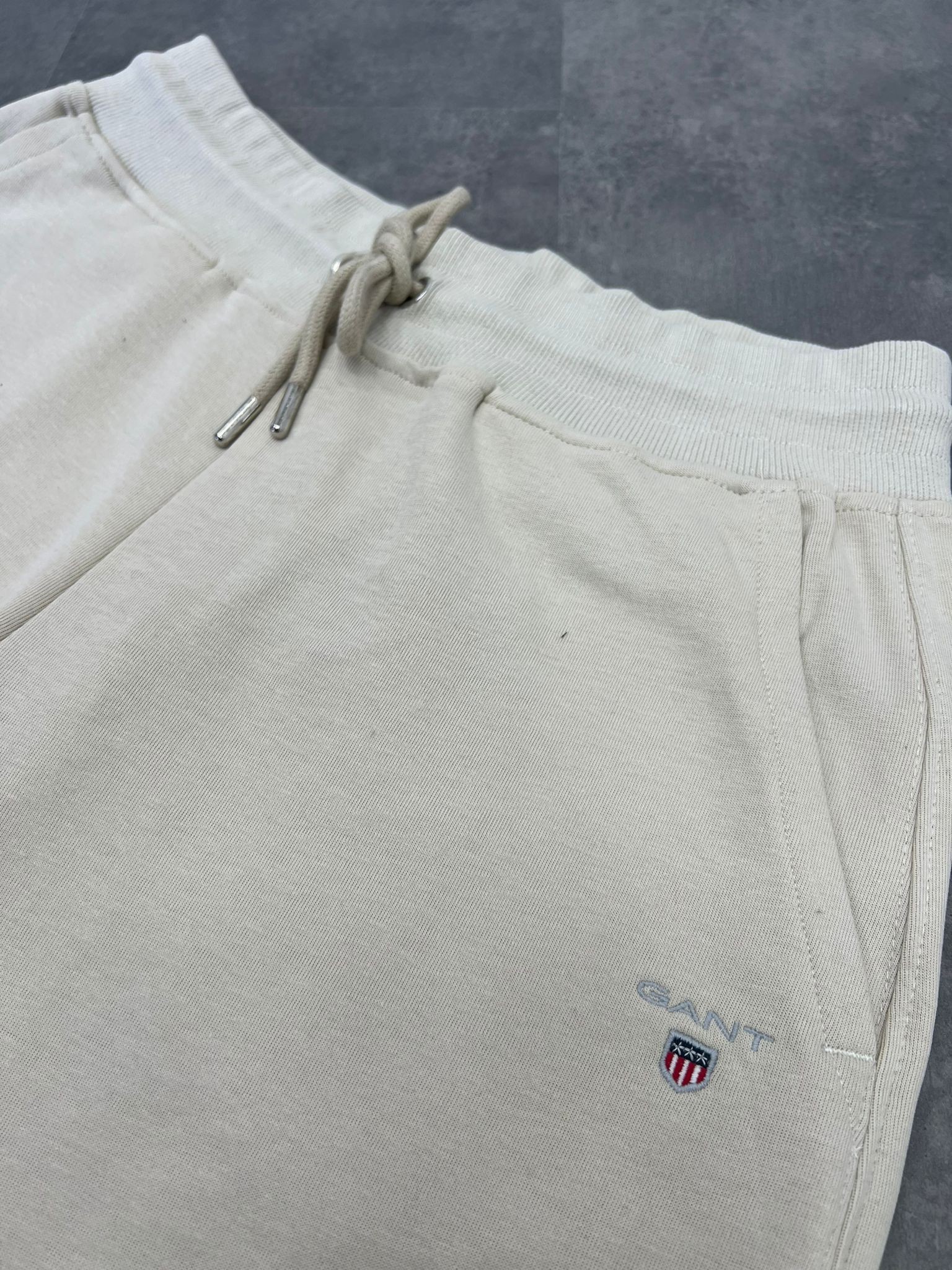 Yeni Sezon Club Basic Mini Logo  Ceast Logo Cream  Şort