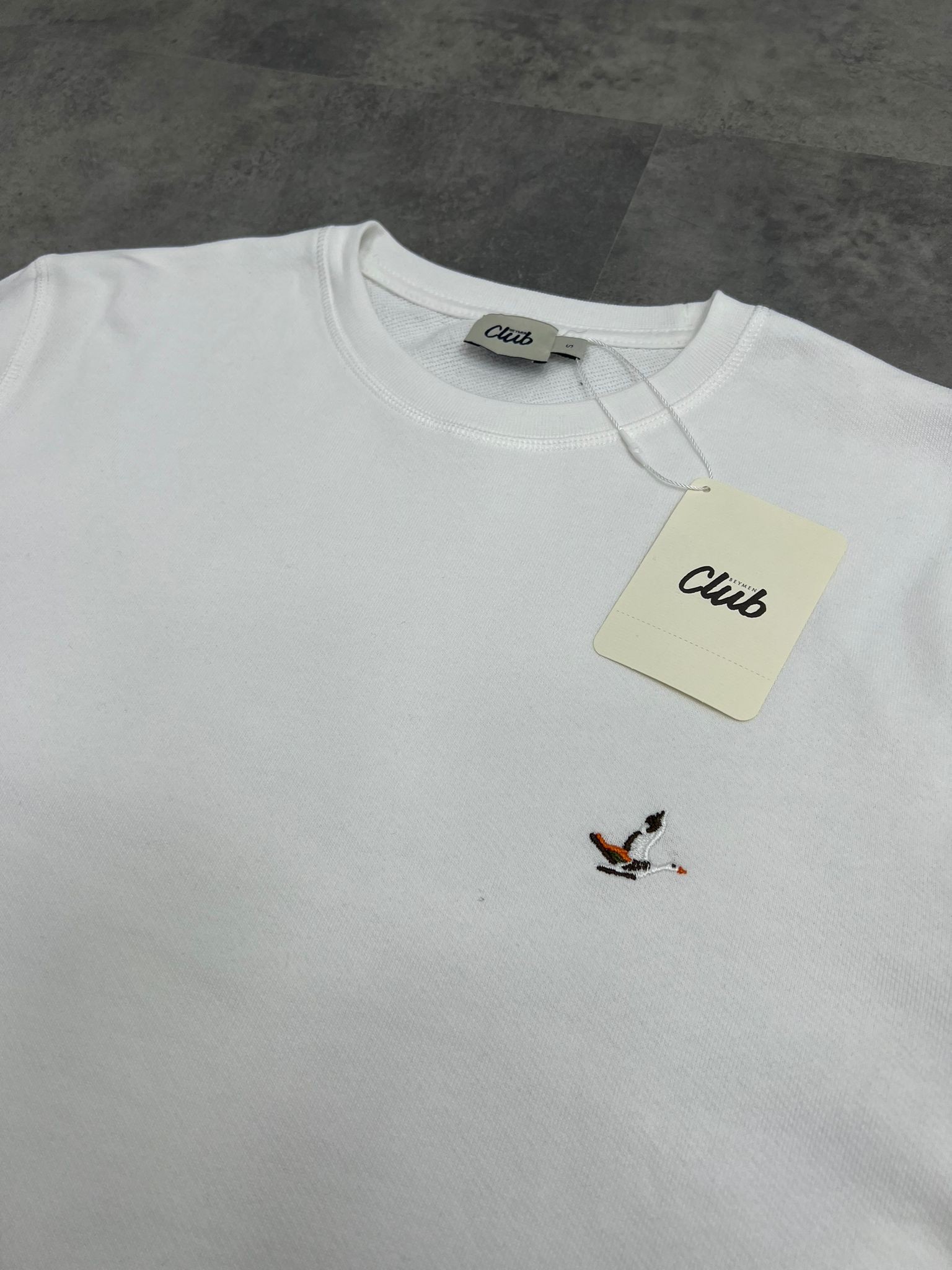 Classic Basic Essential Ceast Mini Logo White Sweatshirt
