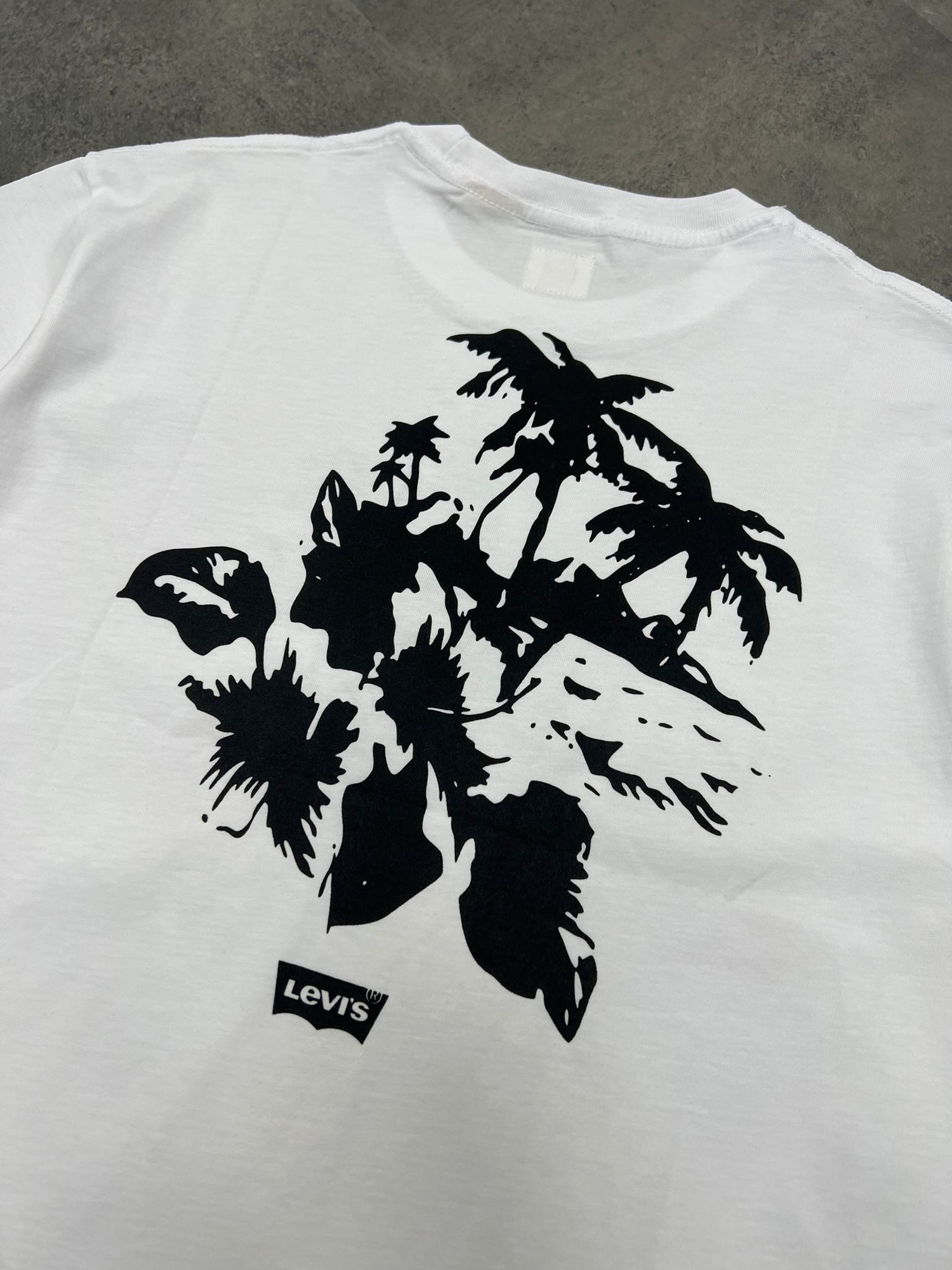 Yeni Sezon Back Print Island White T-shirt