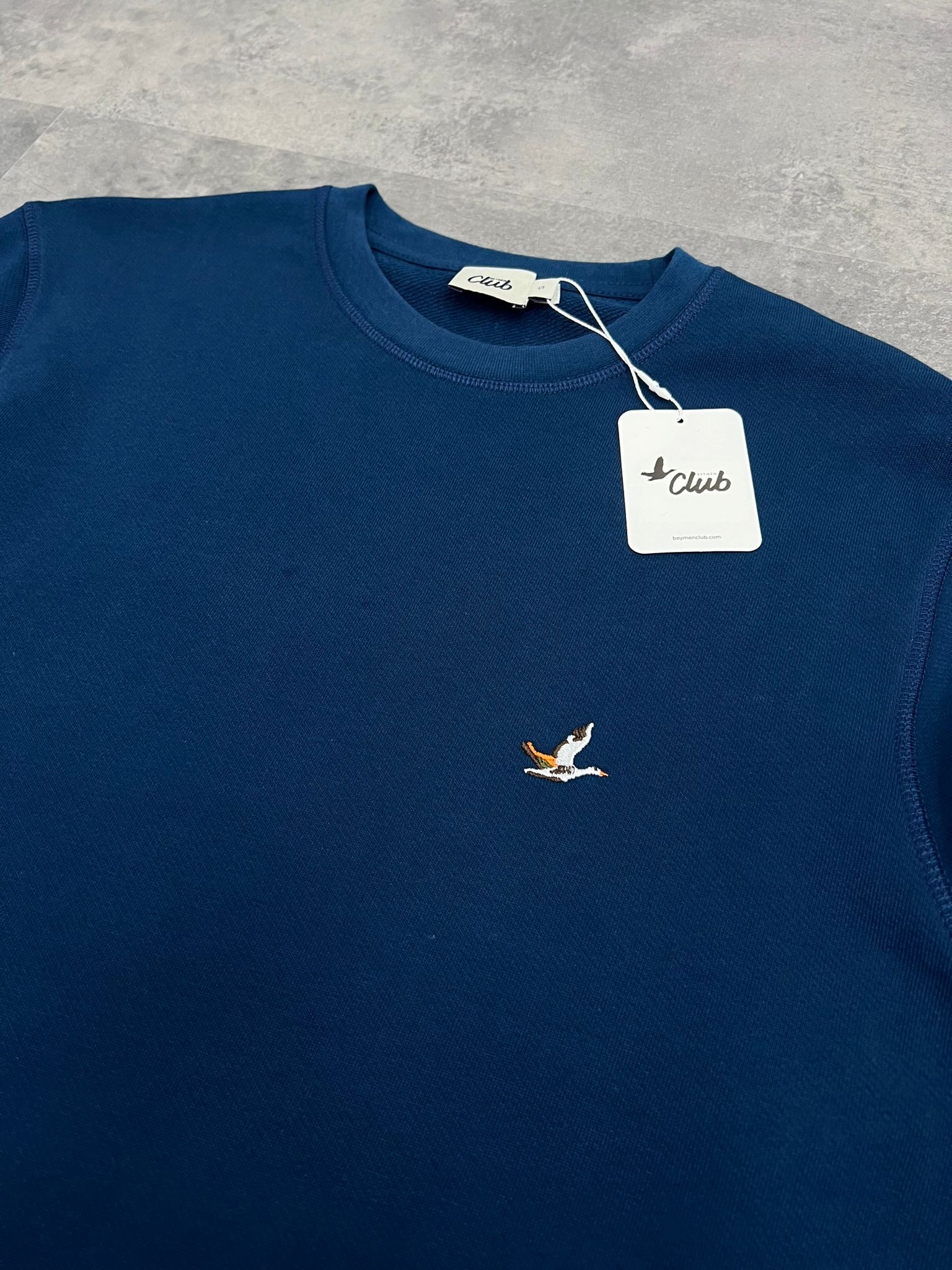 Classic Basic Essential Ceast Mini Logo Navy Blue Sweatshirt