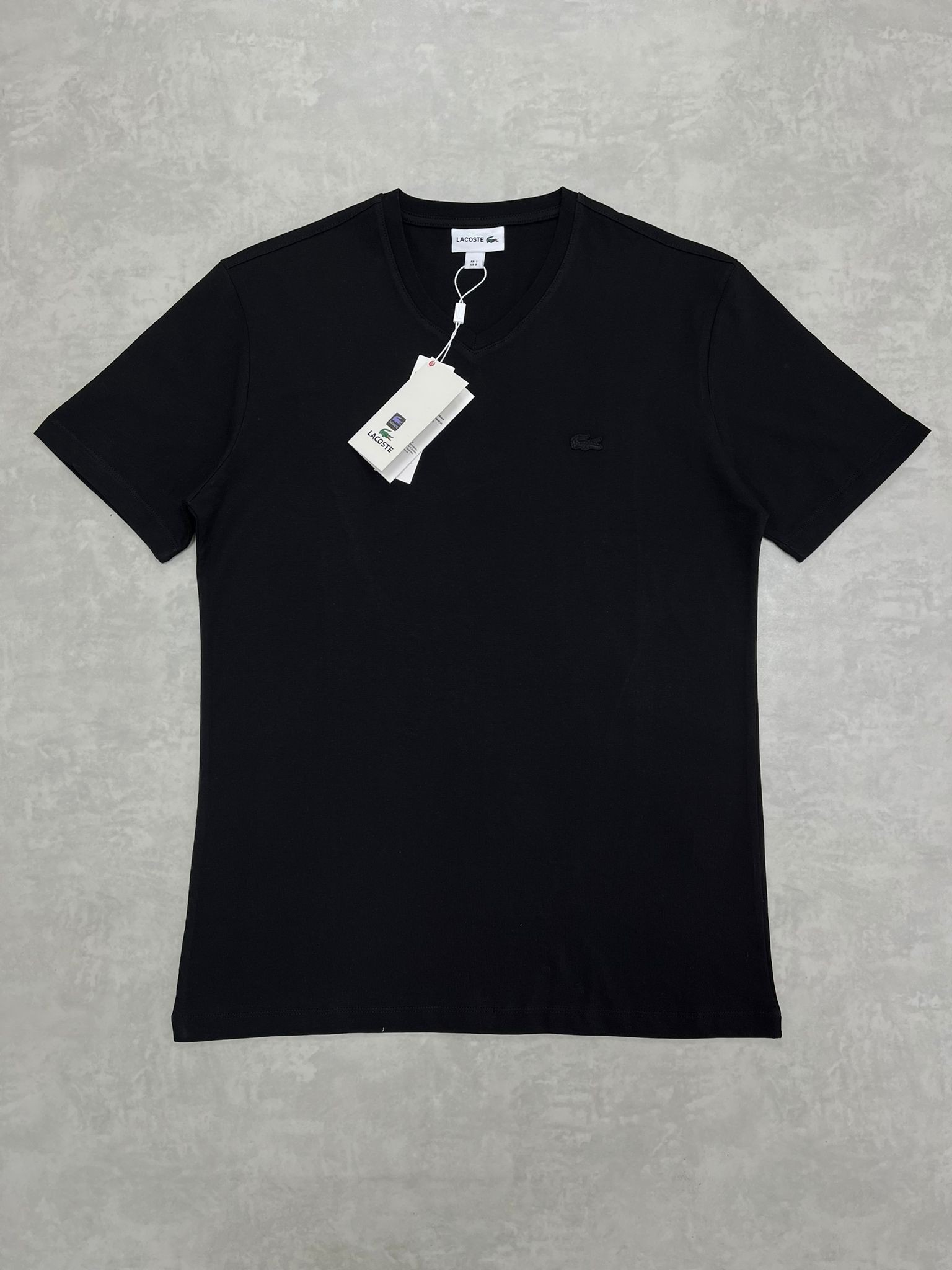 V Yaka Basic Mini Logo Paris Black T-shirt