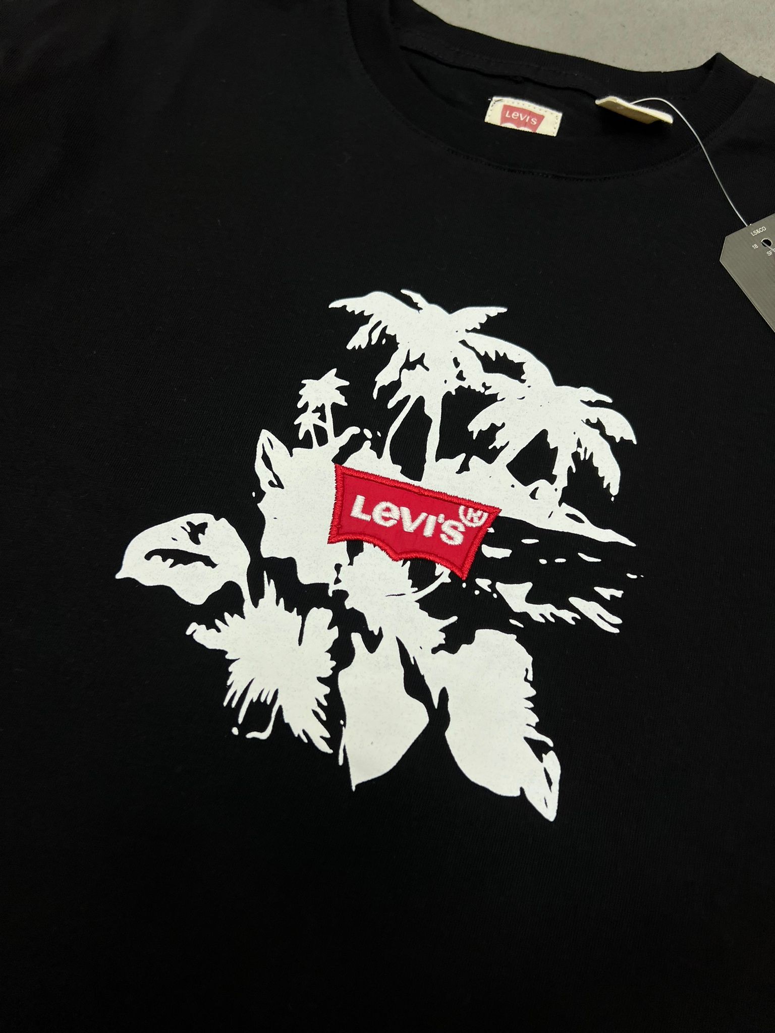 Yeni Sezon Back Print Island Black T-shirt