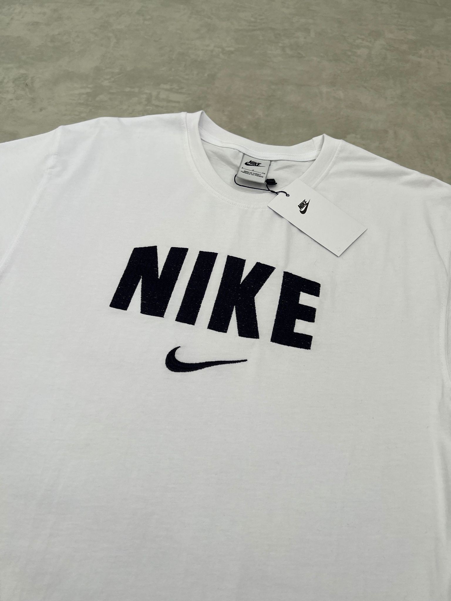 College Kolları Şeritli Aplike White T-shirt