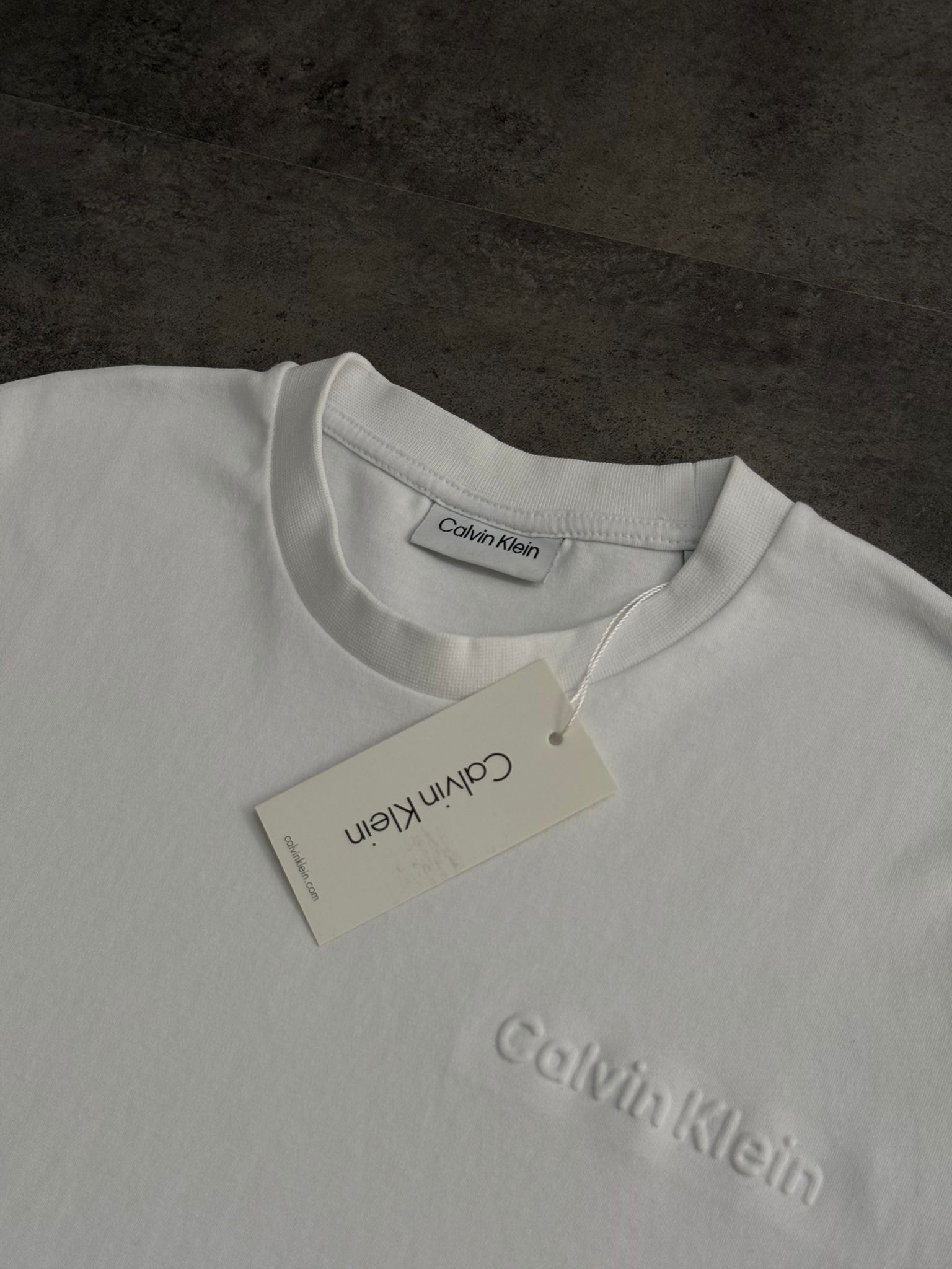 Yeni Sezon Kabartmalı Baskı Essential T-shirt