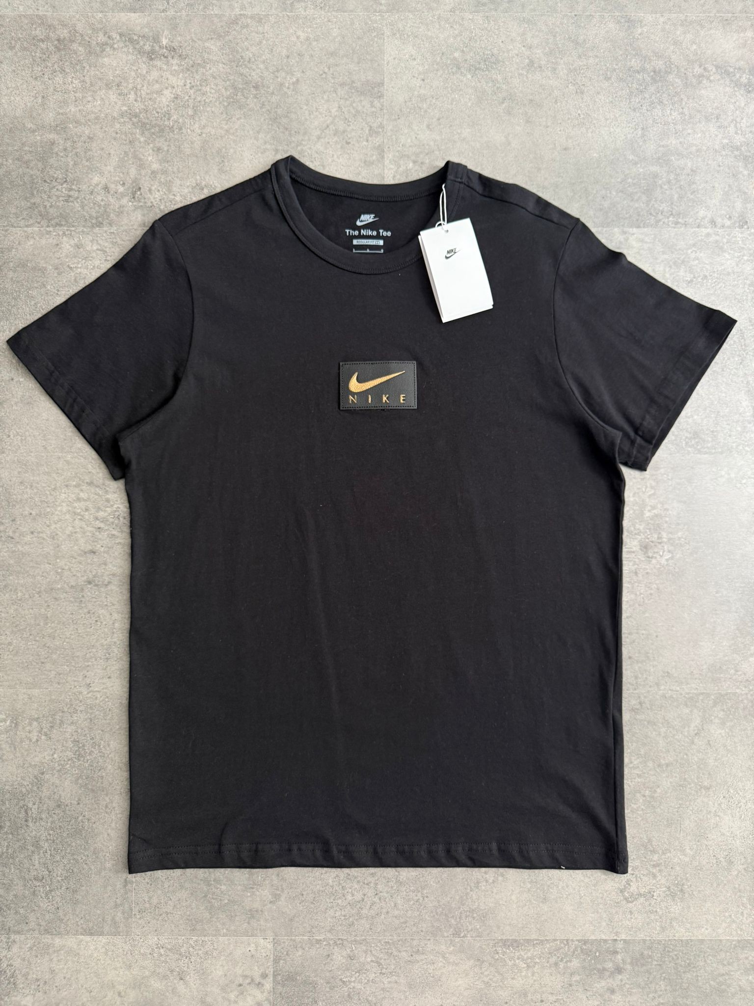 Yeni Sezon Derili Nakış Logo T-shirt - SİYAH