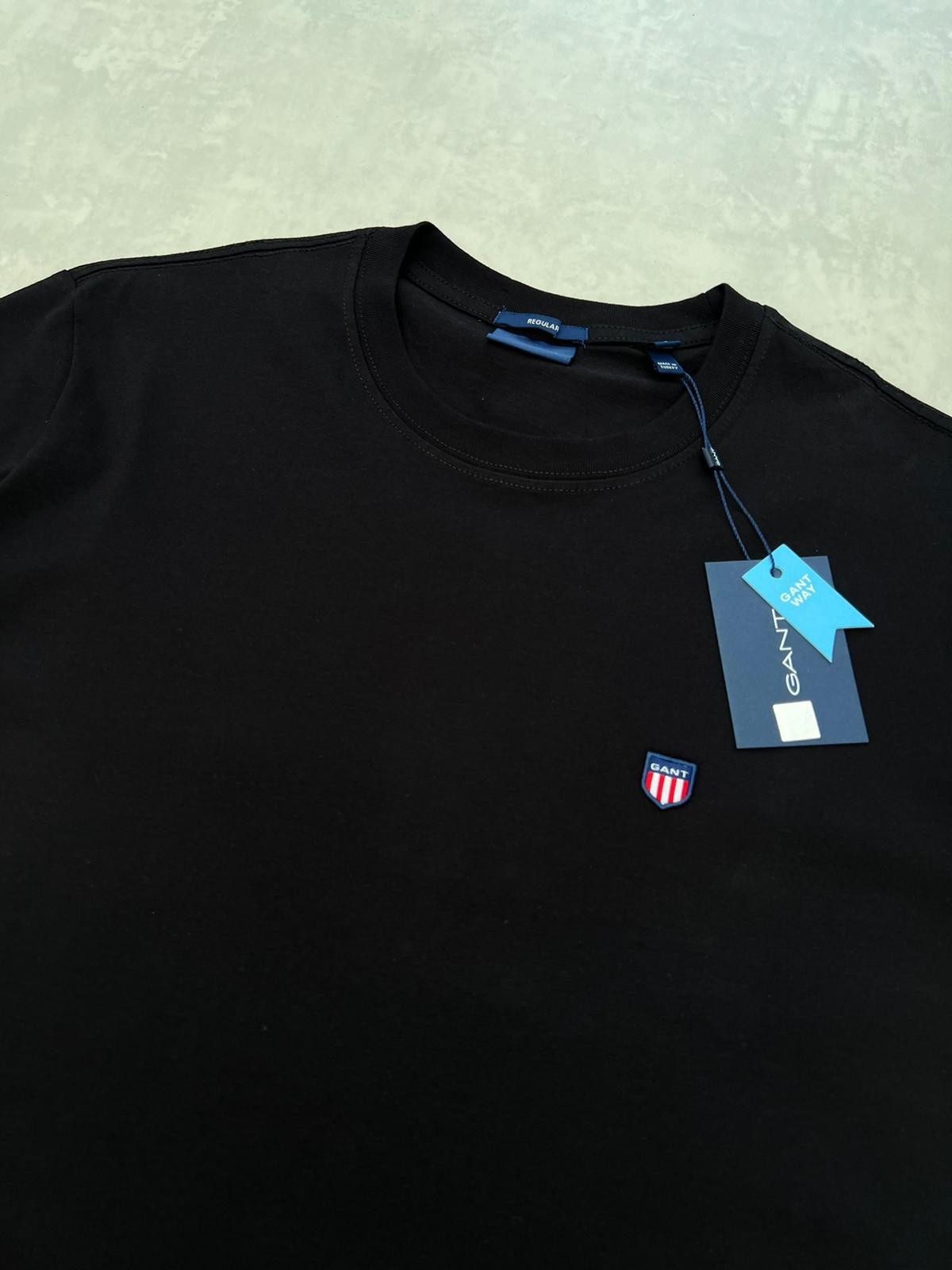 Patch Logo Classic Regular Fit  Black  T-shirt