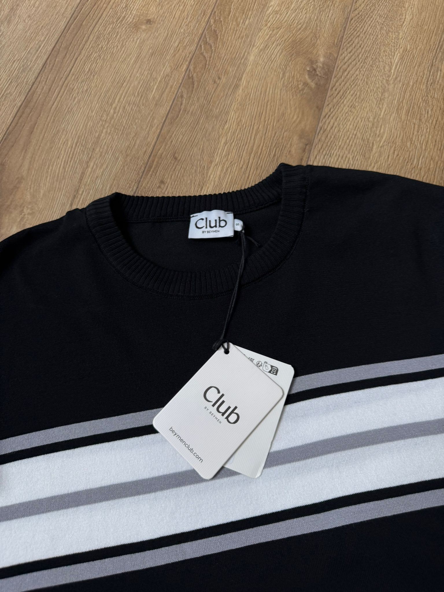 Yeni Sezon Triko Şerit Detaylı   T-shirt