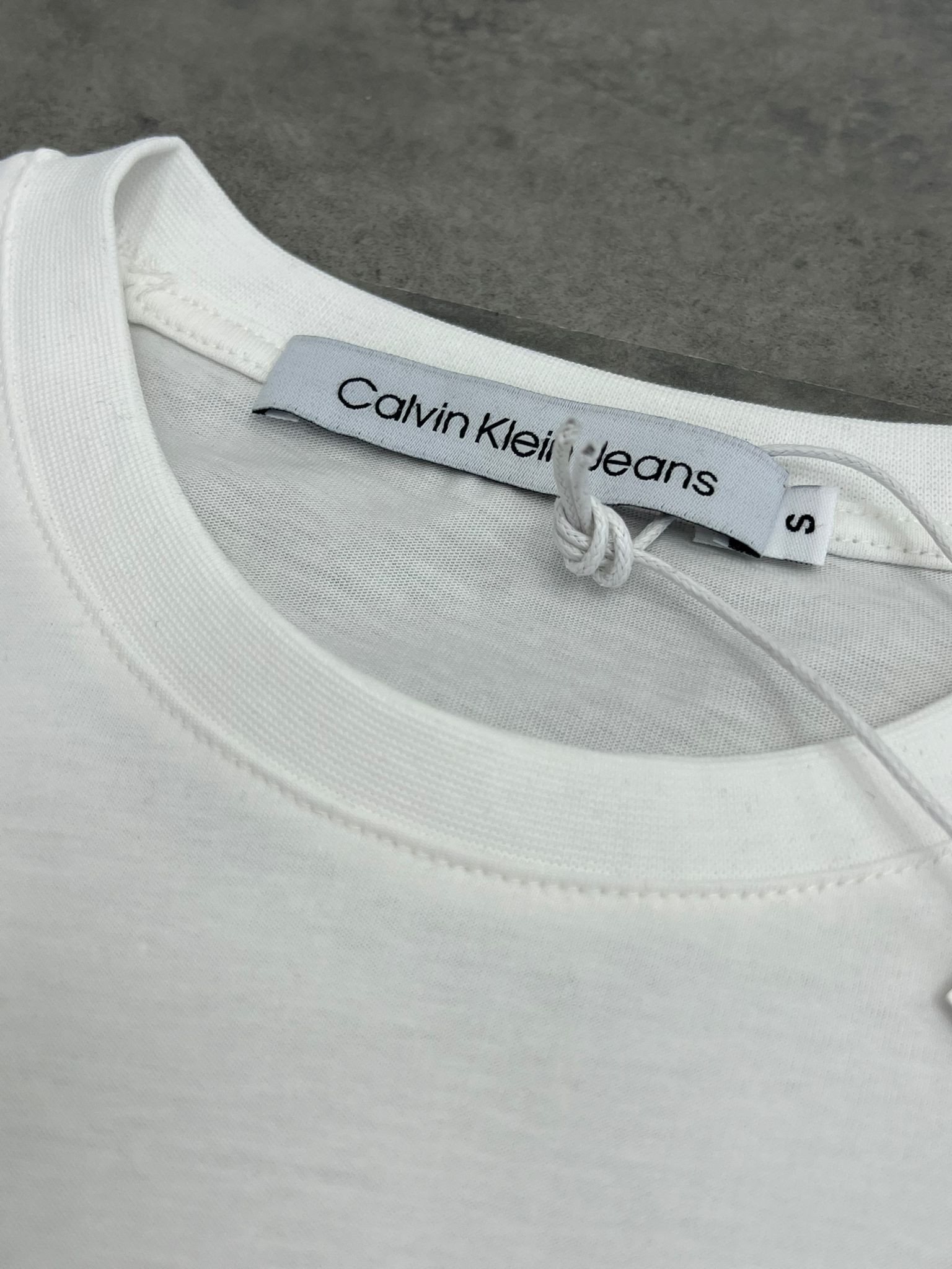 Yeni Sezon Essential  Mid Icon Logo Cream T-shirt