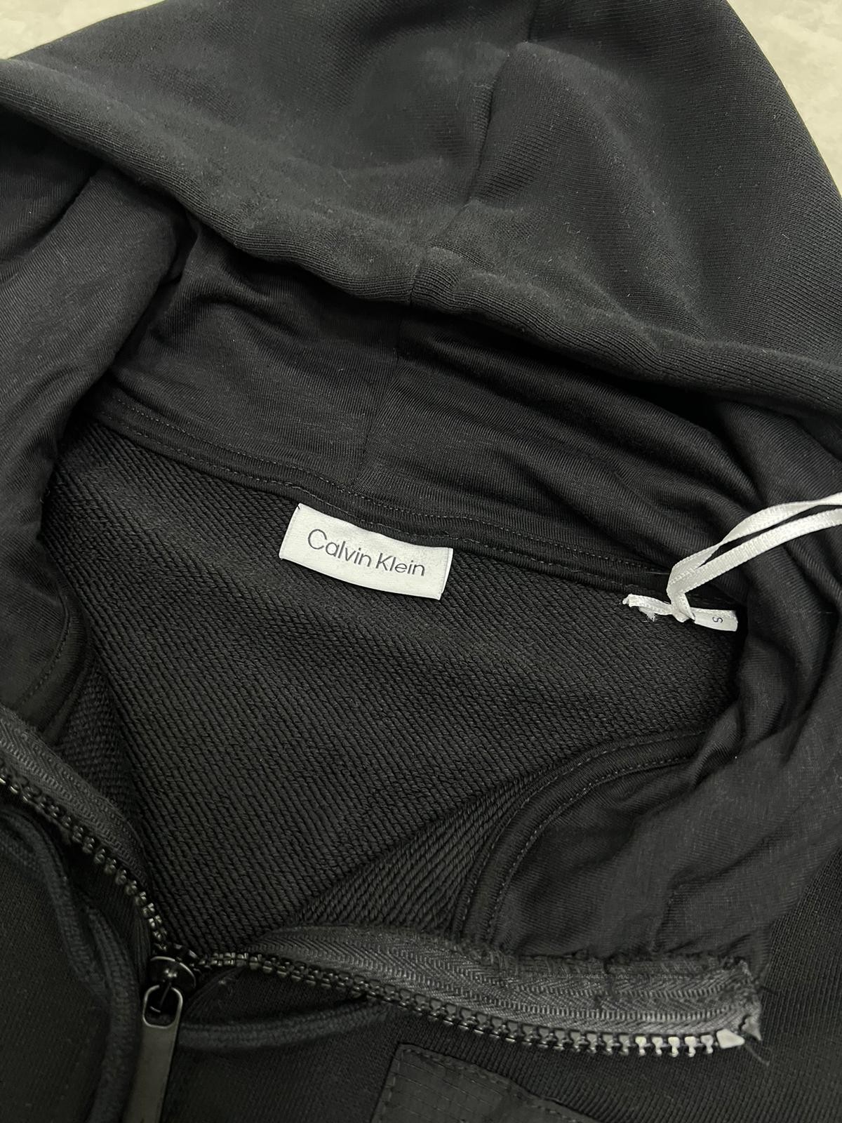 Limited Edition Yan Fermuarlı Kaplamalı Black Patch Logo Ceket