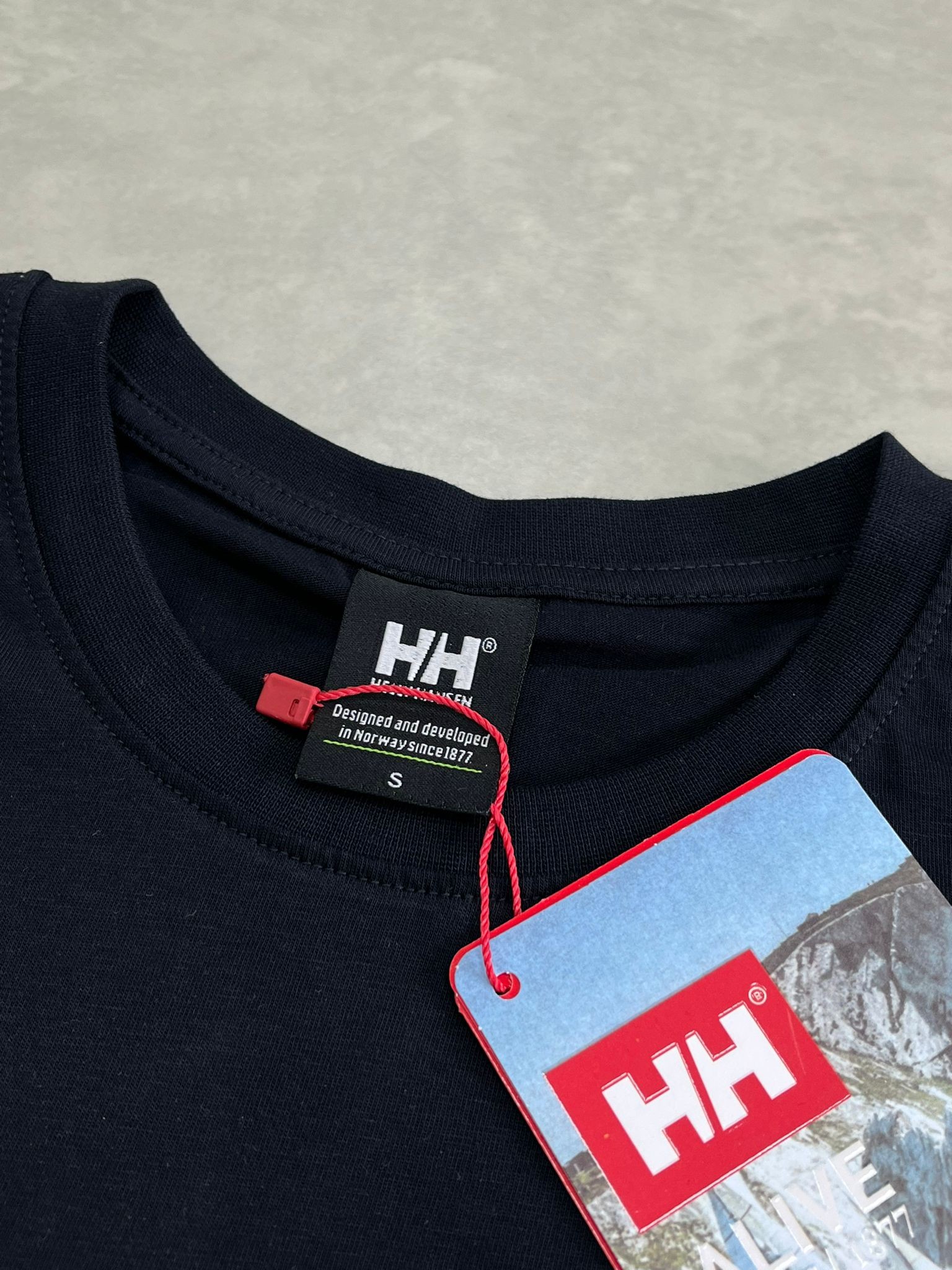 Mountain Mid Logo Navy Blue  T-shirt