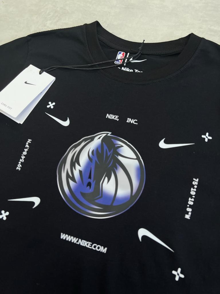 Dallas Mavericks Essential Logo Black T-shirt