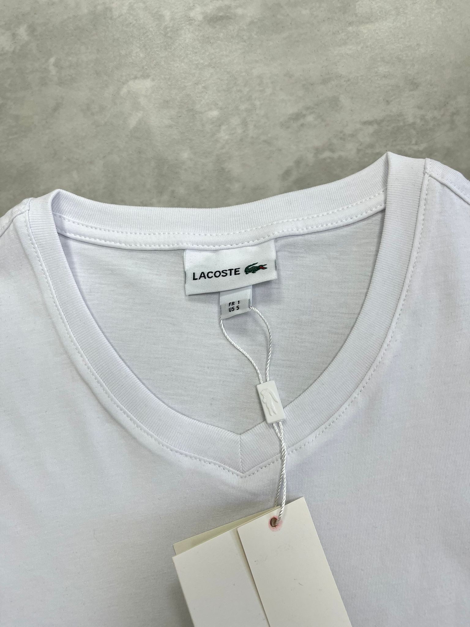 V Yaka Basic Mini Logo Paris White T-shirt