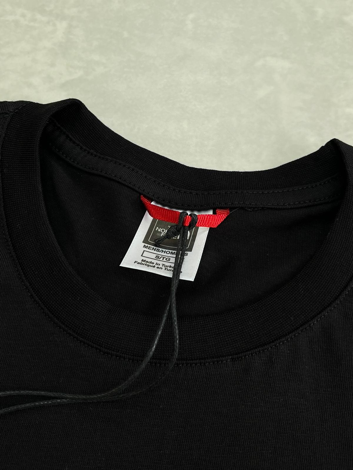 Floral Print On The Back Black T-shirt