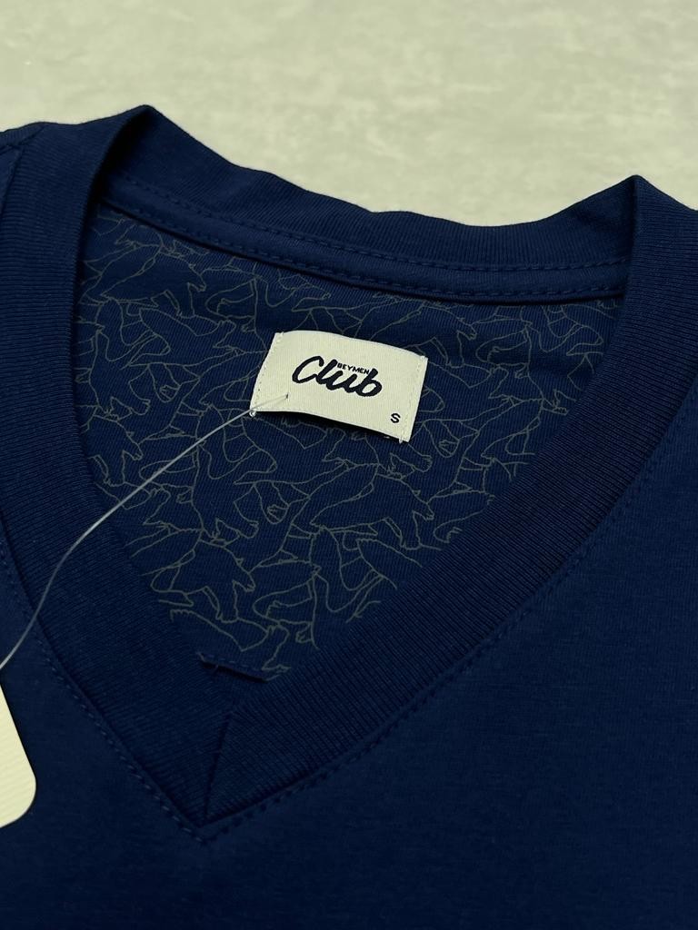V Yaka Classic Mini Logo Navy Blue Basic T-shirt