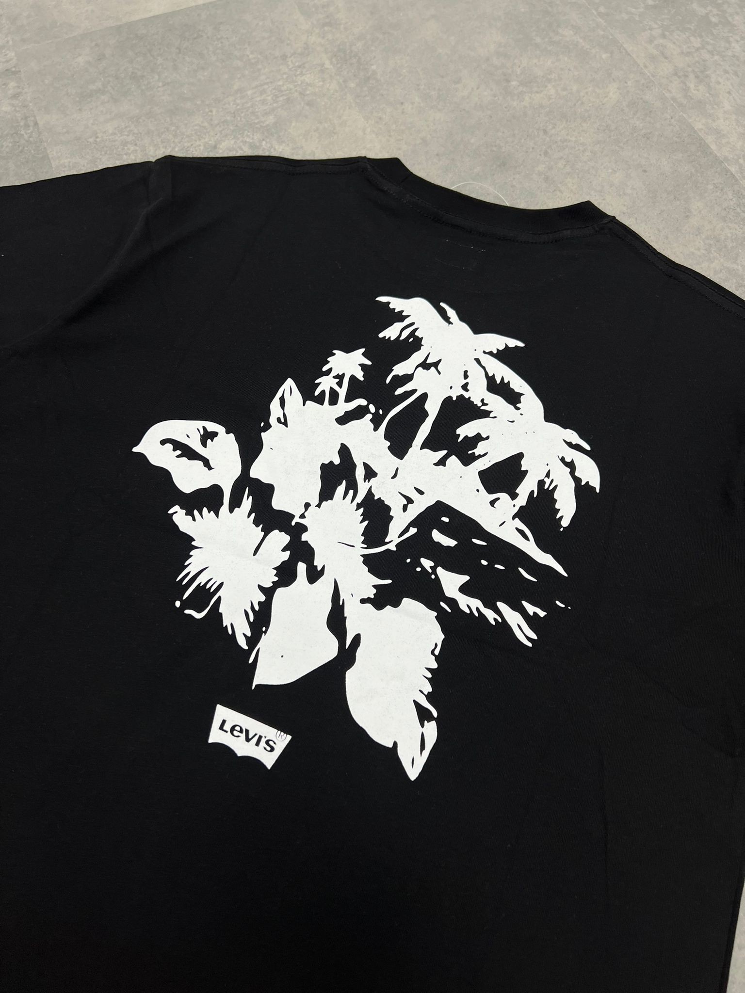 Yeni Sezon Back Print Island Black T-shirt