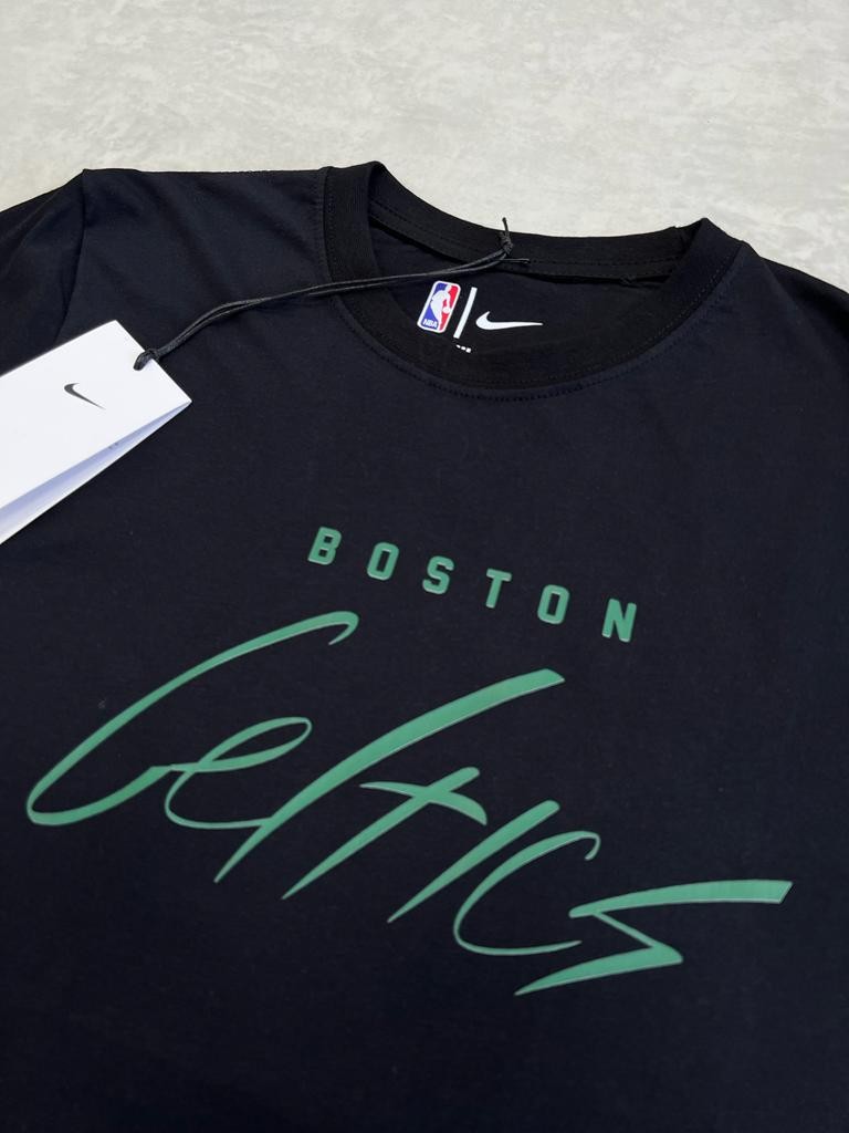 Boston Celtıcs Essential Logo Black T-shirt