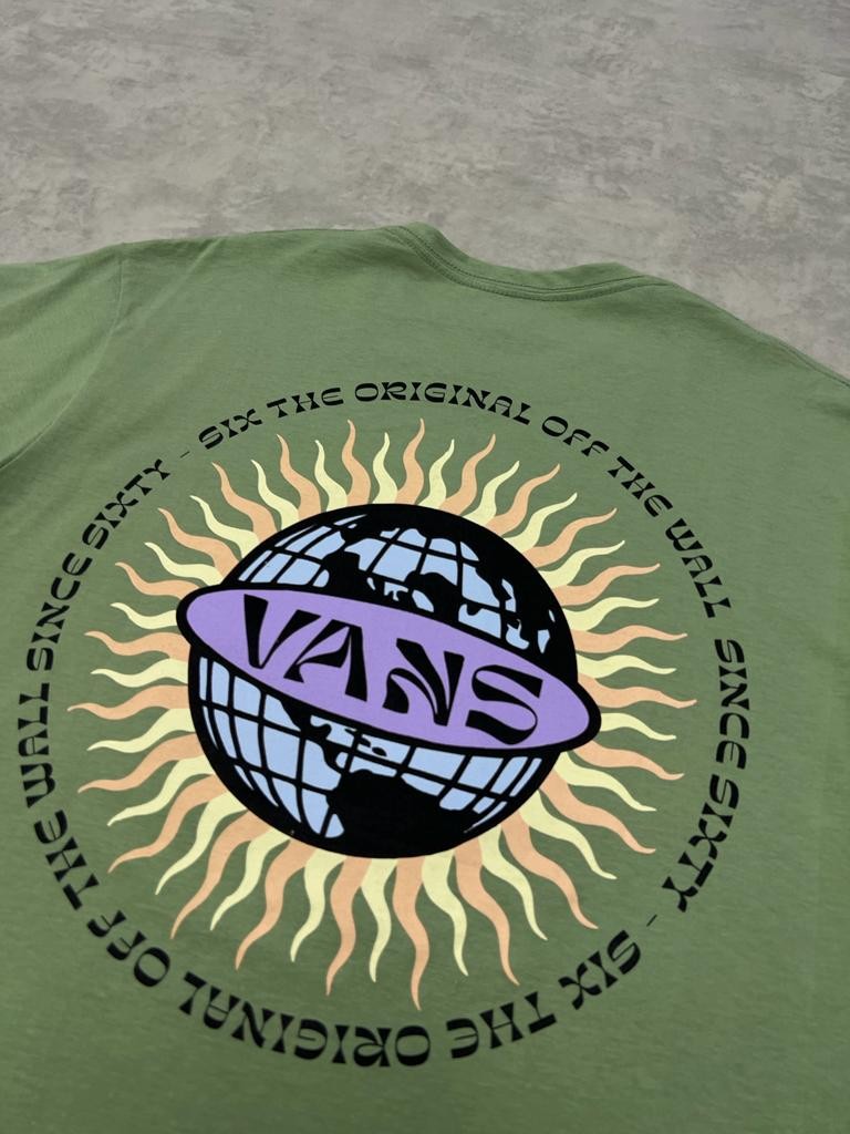 Green T-shirt With Sun And Earth Print On The Back