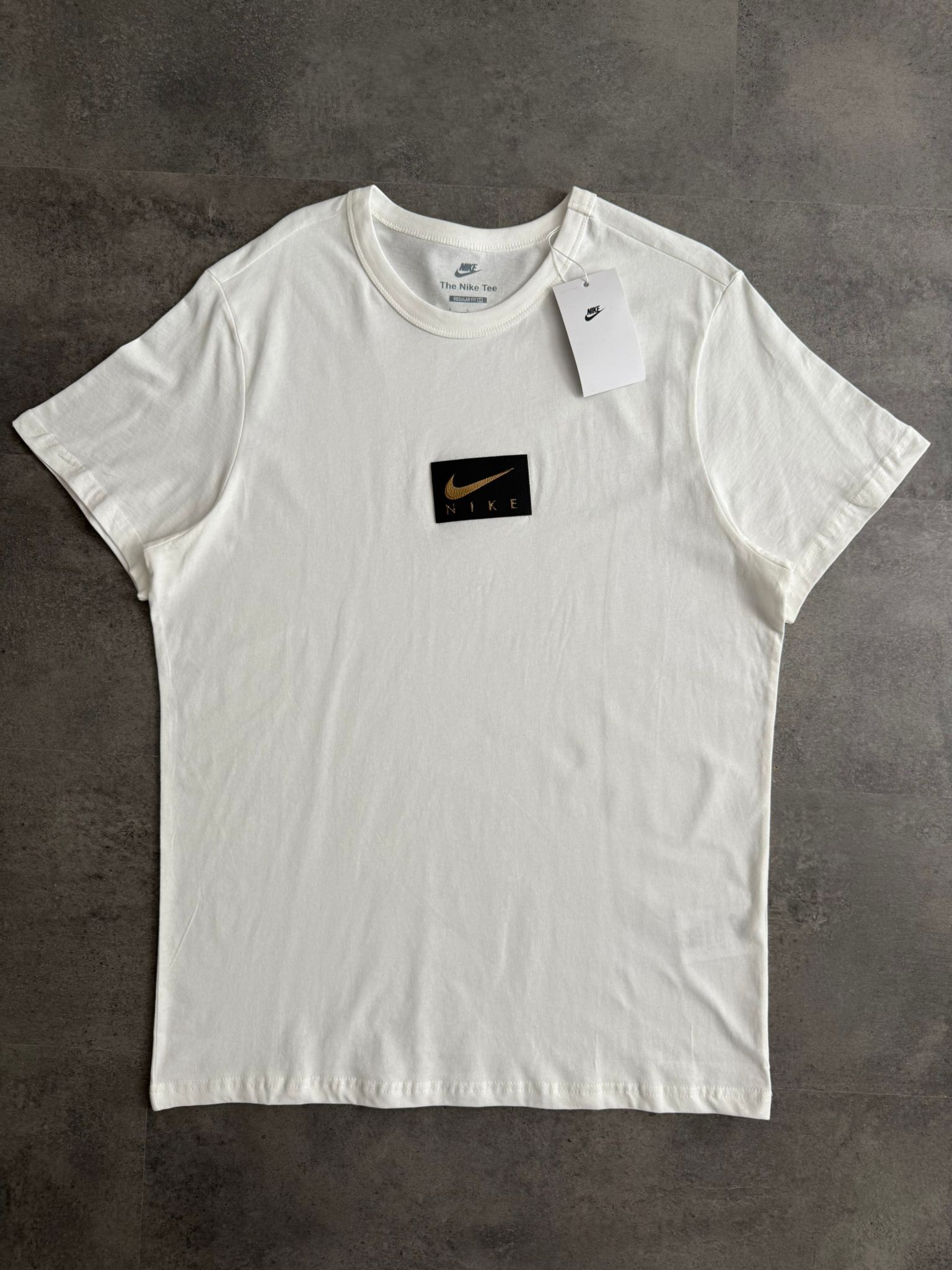 Yeni Sezon Derili Nakış Logo T-shirt - KREM