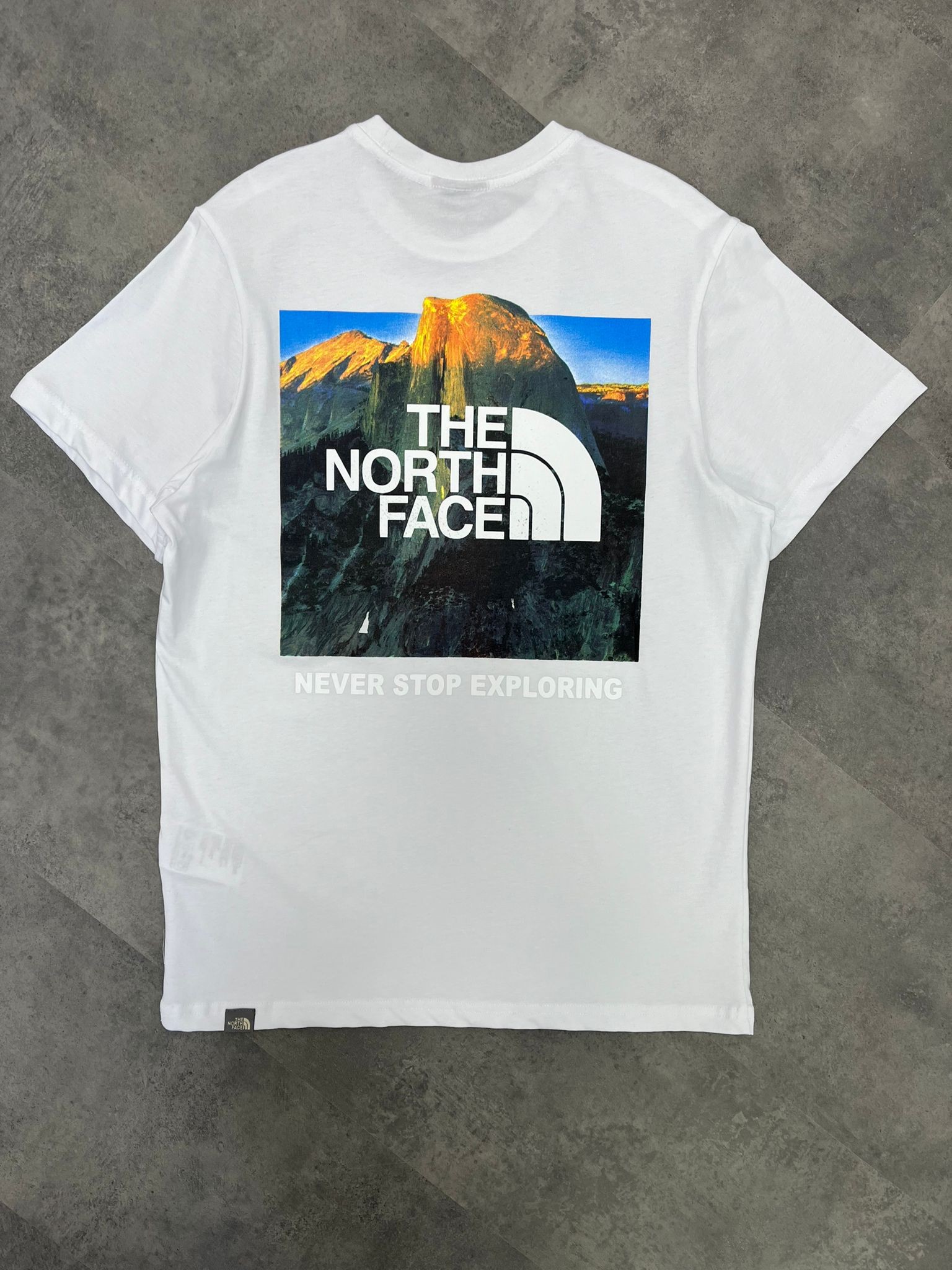 Yeni Sezon Back To Print Green Mountain White T-shirt