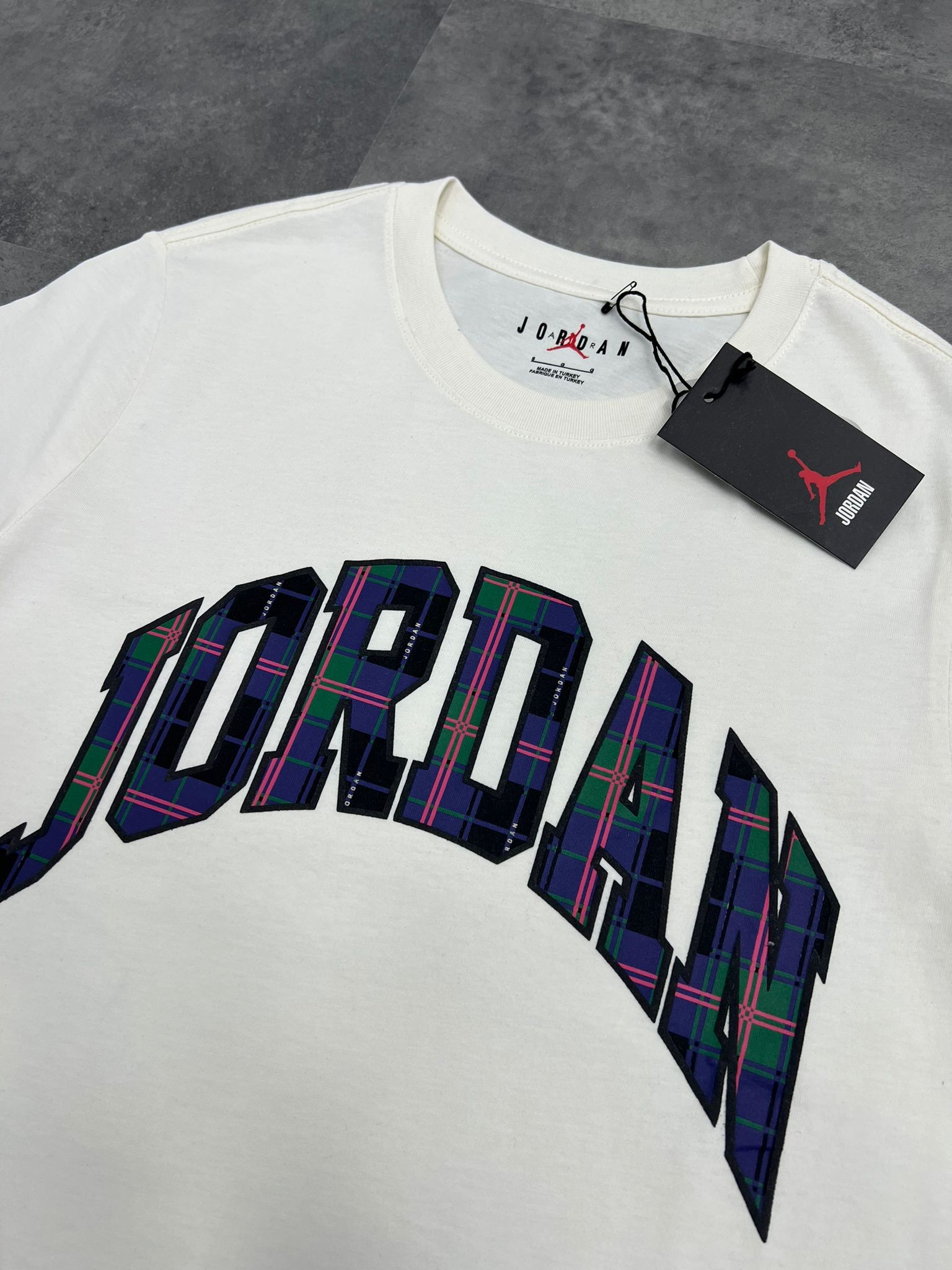 Yeni Sezon Ekoseli Series Cream  T-shirt