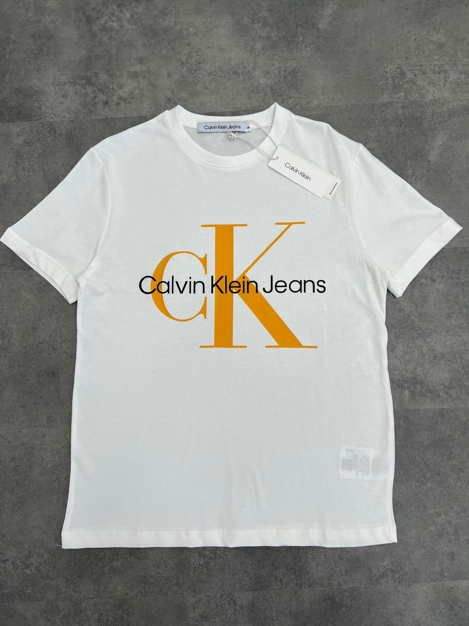 Yeni Sezon Essential  Mid Icon Logo Cream T-shirt