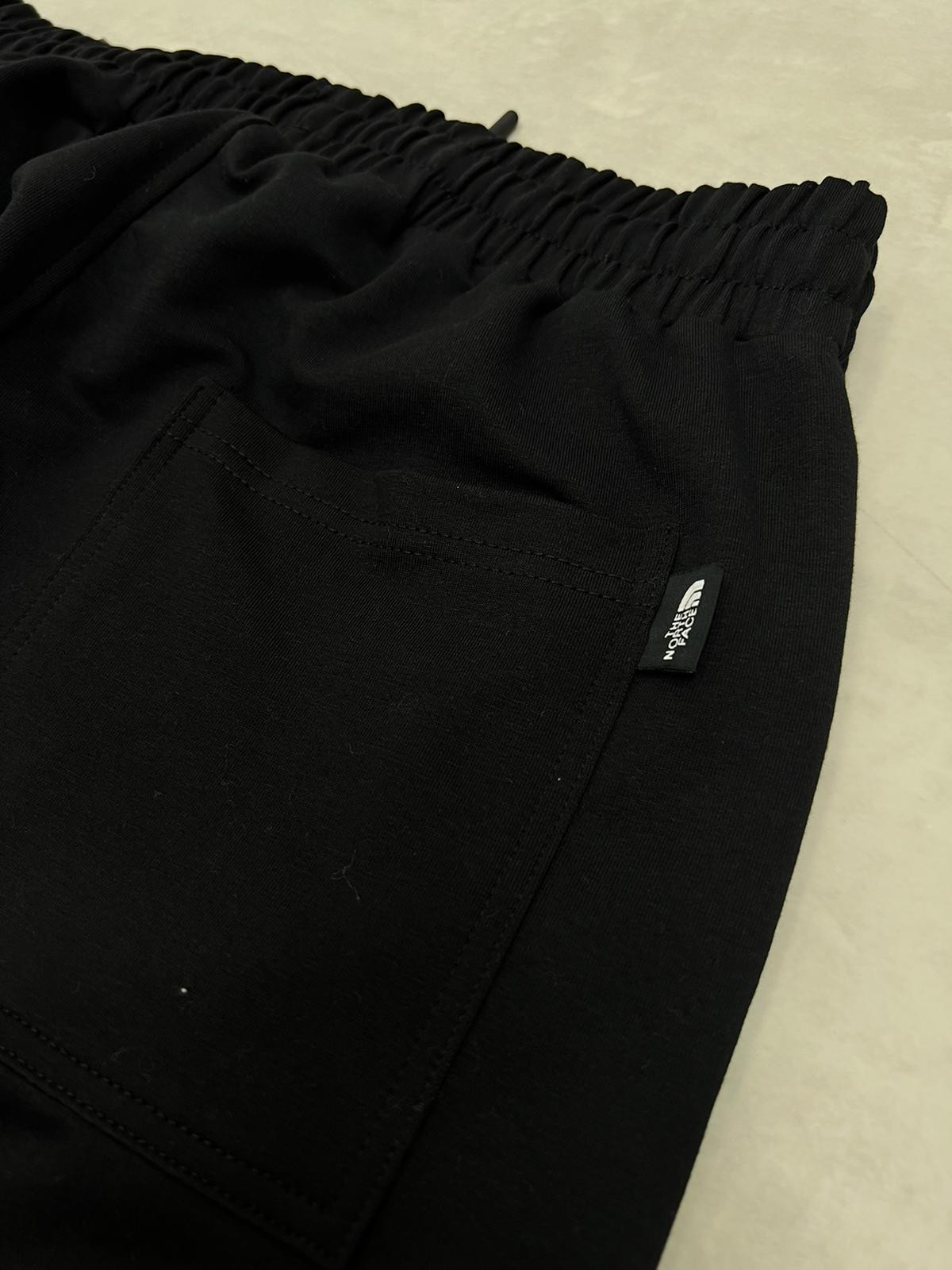 Yeni Sezon Mevsimlik Essential Black Eşofman Altı