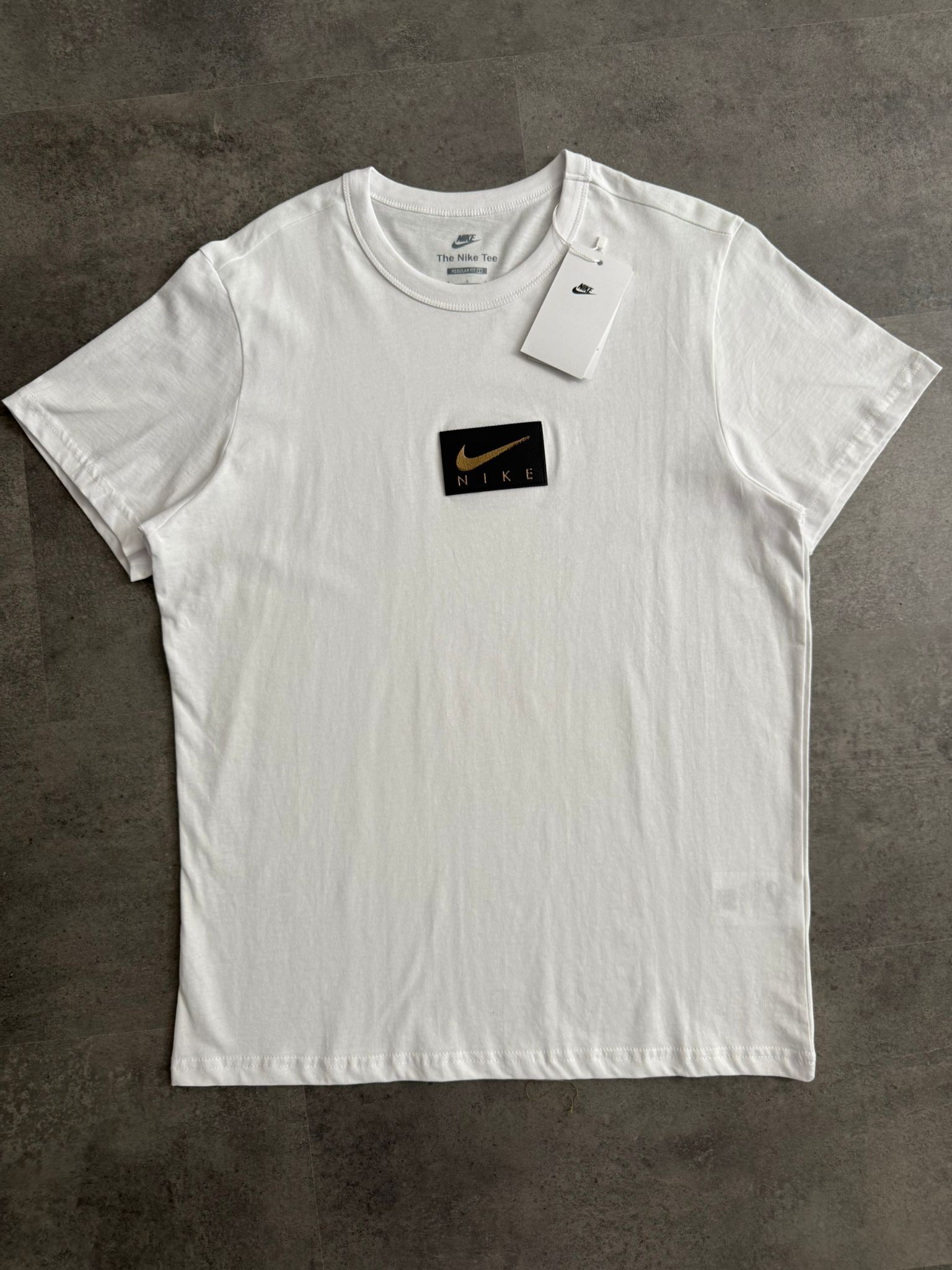 Yeni Sezon Derili Nakış Logo T-shirt - BEYAZ