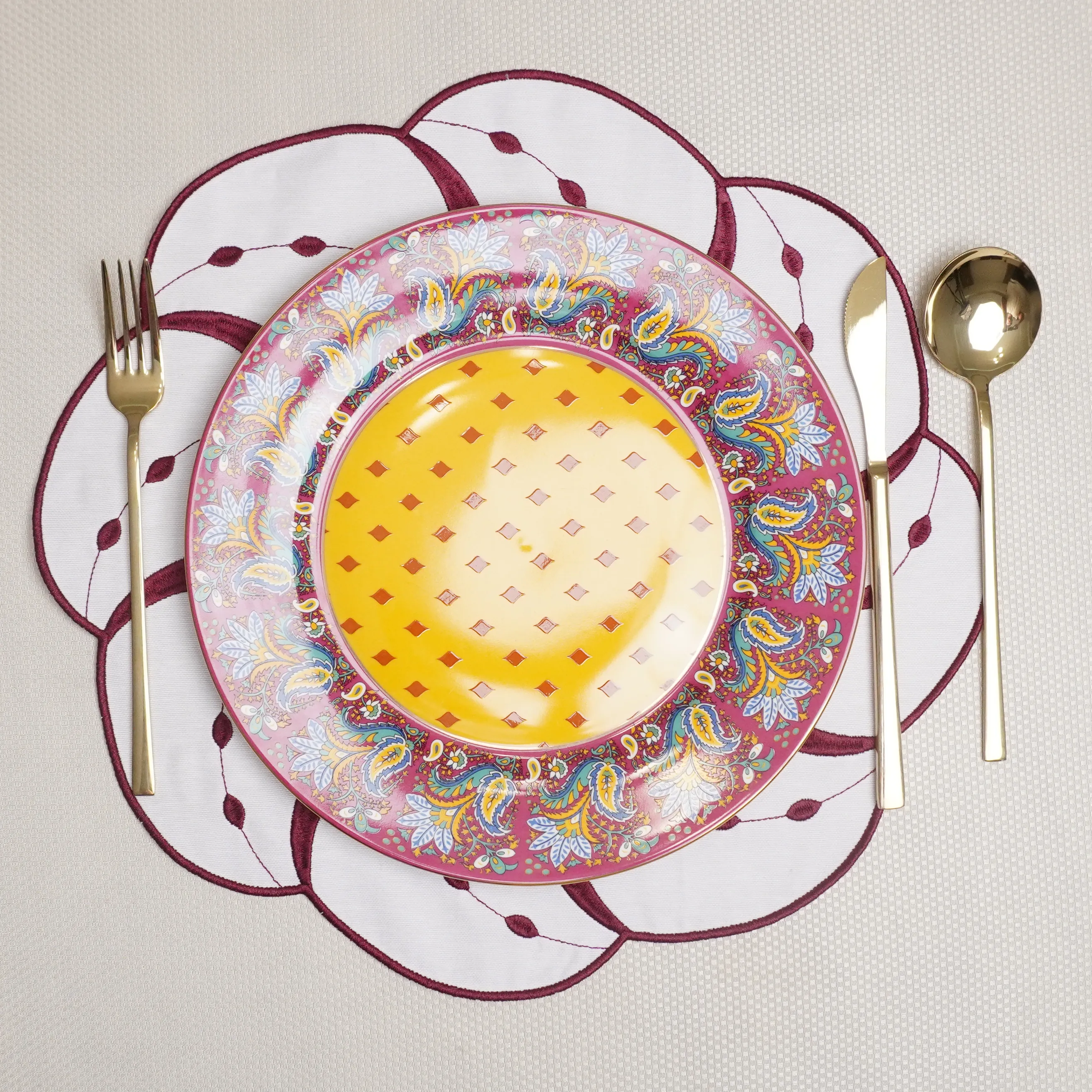 Beyaz Bordo Amora Amerikan Servis 2 Adet