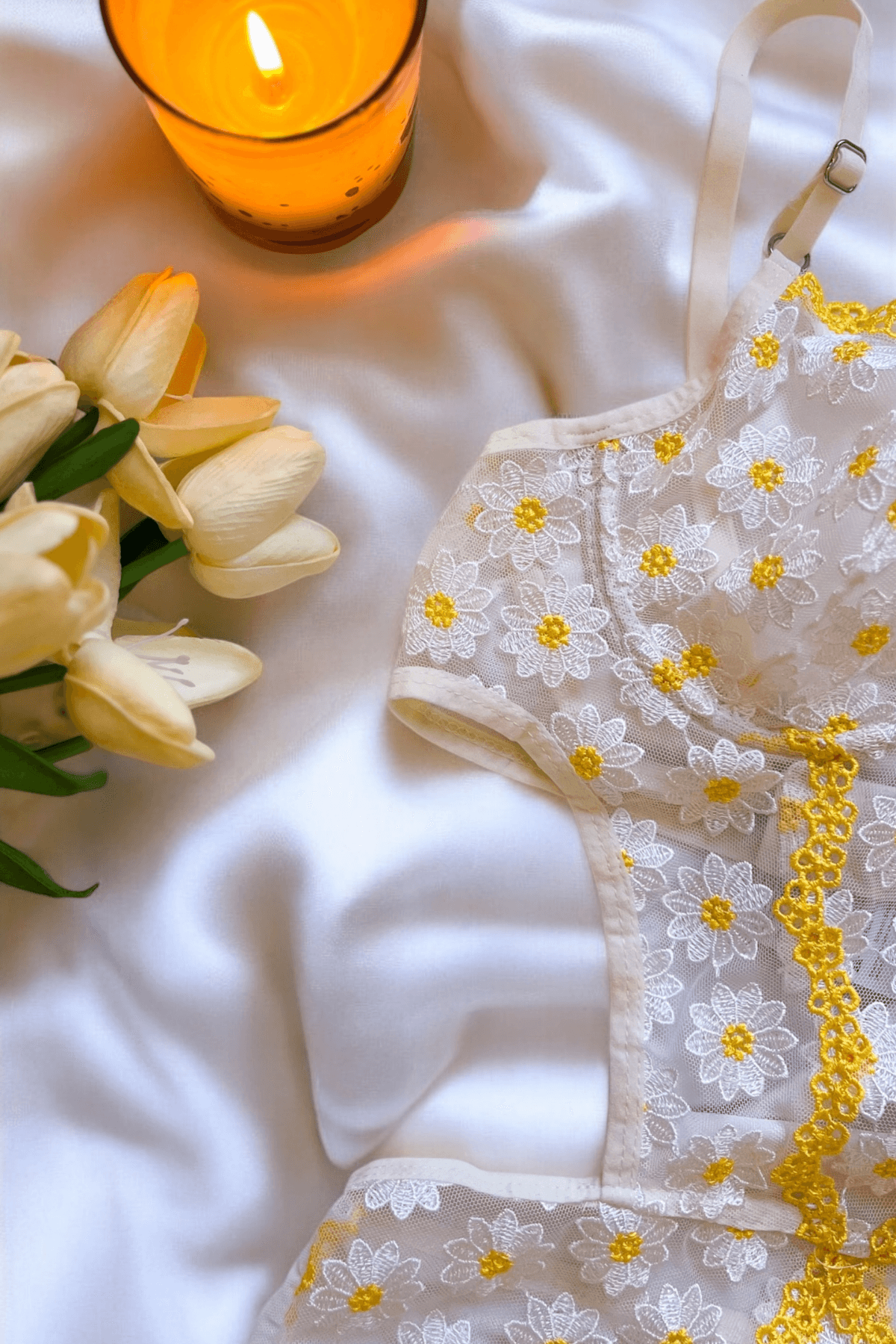 Lola of Shine’ın Marisol Koleksiyonu Çiçek Nakışlı Papatya Bodysuit