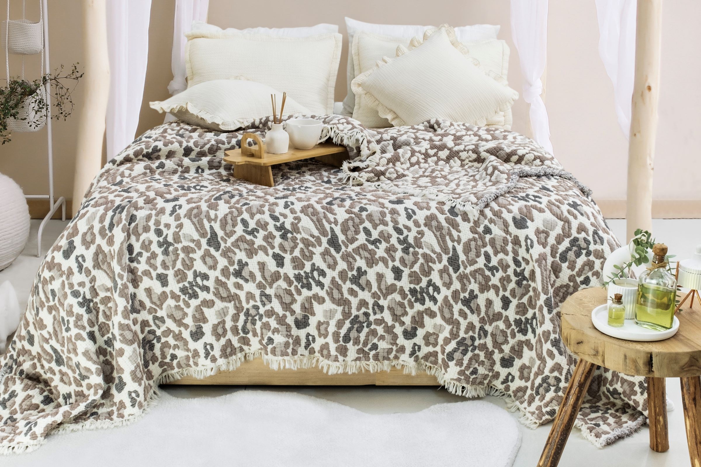 Müslin Leopar Desenli 7 Katlı Yorgan Yatak Örtüsü