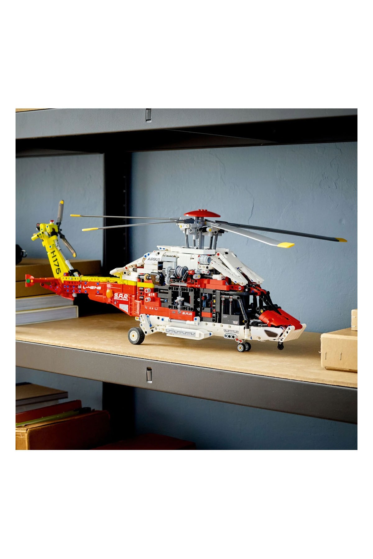 Lego Technic Airbus H175 Kurtarma Helikopteri 42145