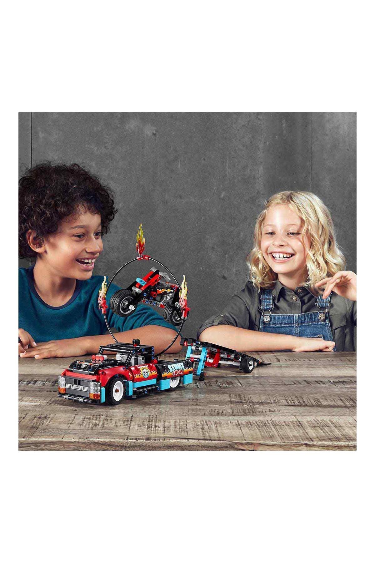 Lego Technic Gösteri Kamyoneti ve Motosikleti