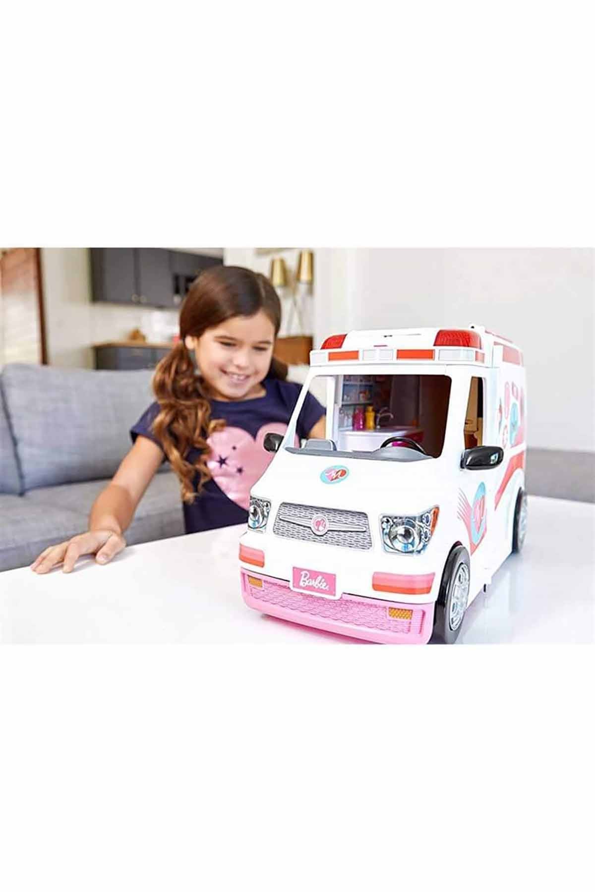 Barbie Barbie'nin Ambulansı