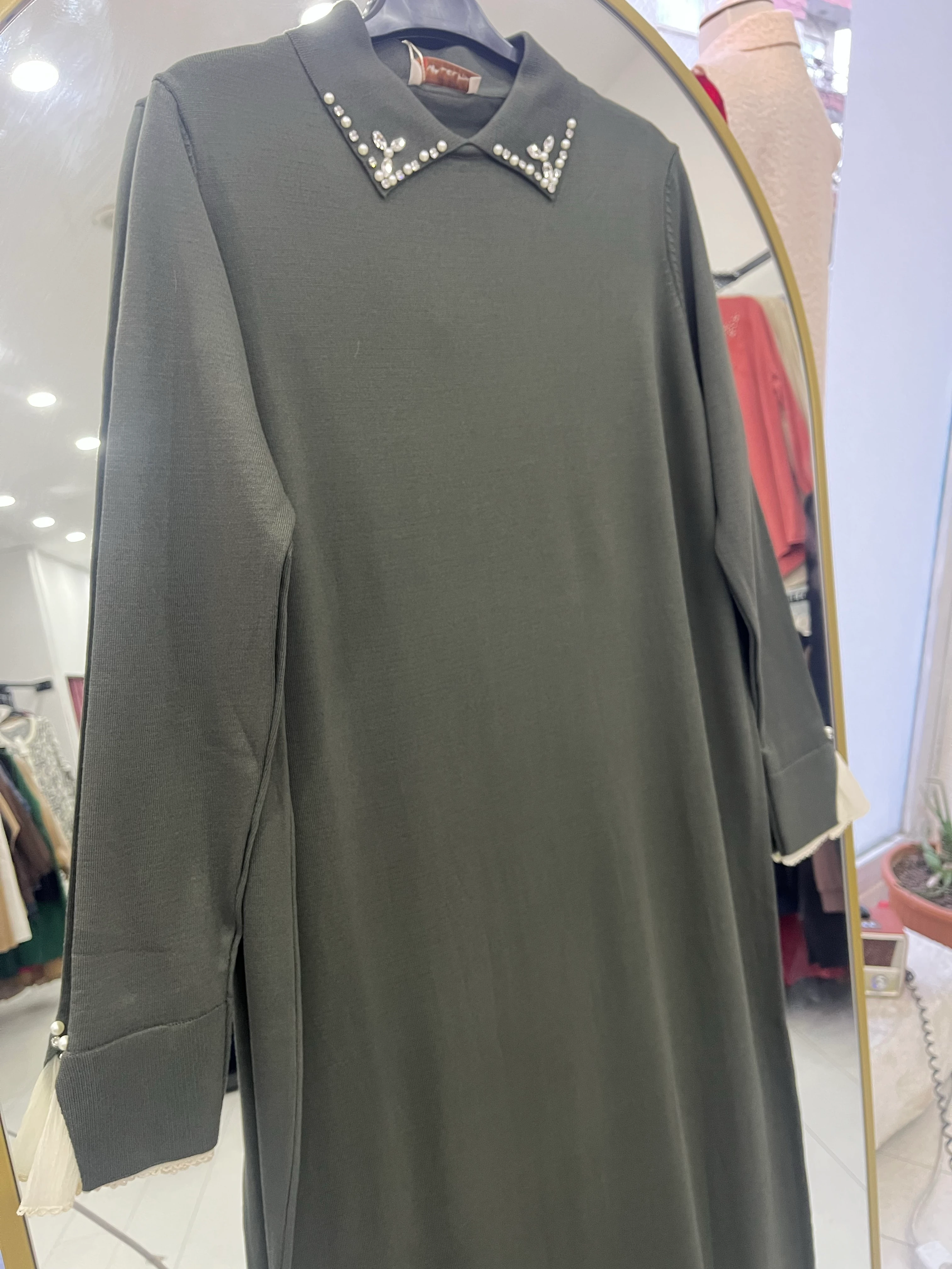 KOLLARI TÜLLÜ ELBİSE