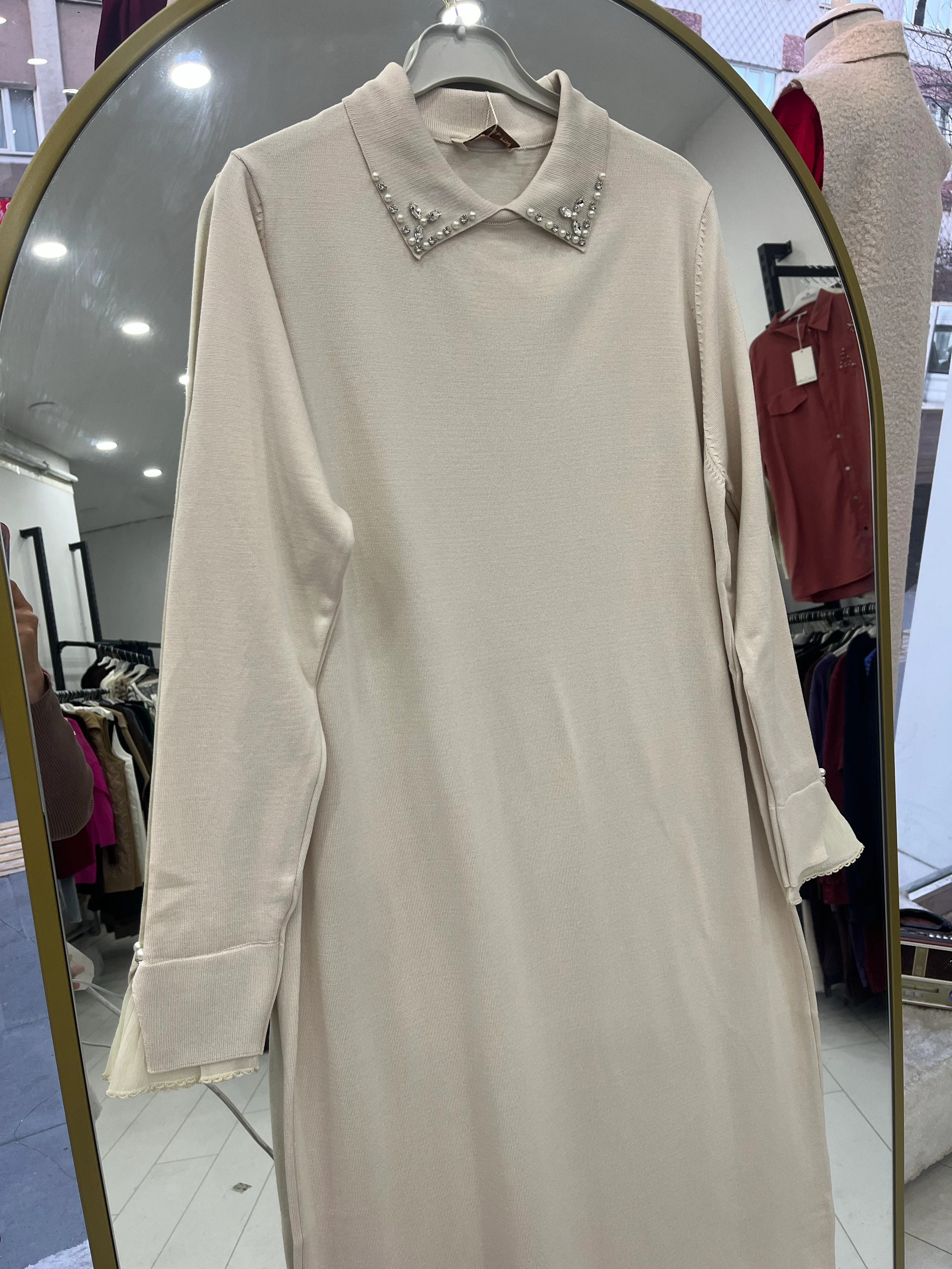 KOLLARI TÜLLÜ ELBİSE