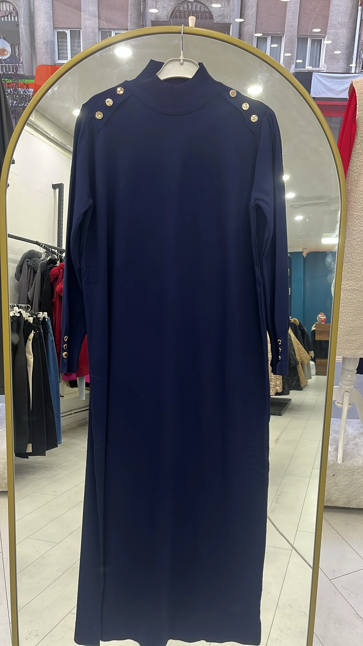 OMUZLARI DÜĞMELİ ELBİSE