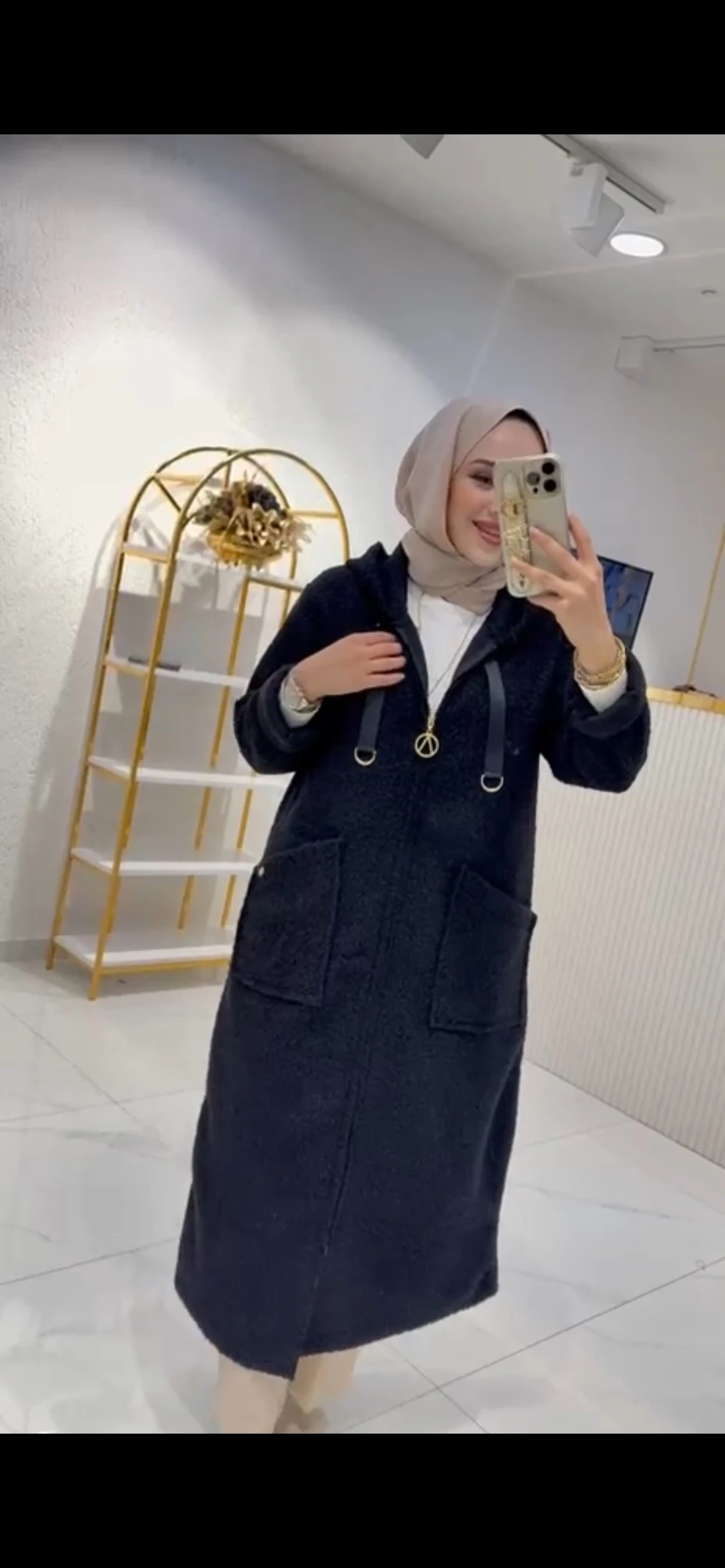 AYŞE AKAY KUZU YÜNÜ EFEKTLİ KAP