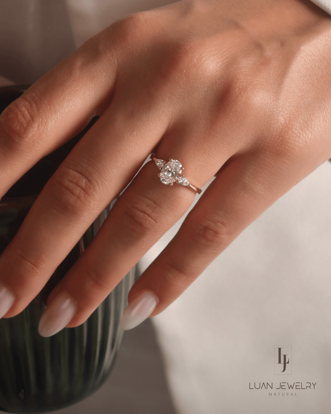 1.25 Karat Oval Damla Kesim Laboratuvar Pırlantası Trinity Yüzük