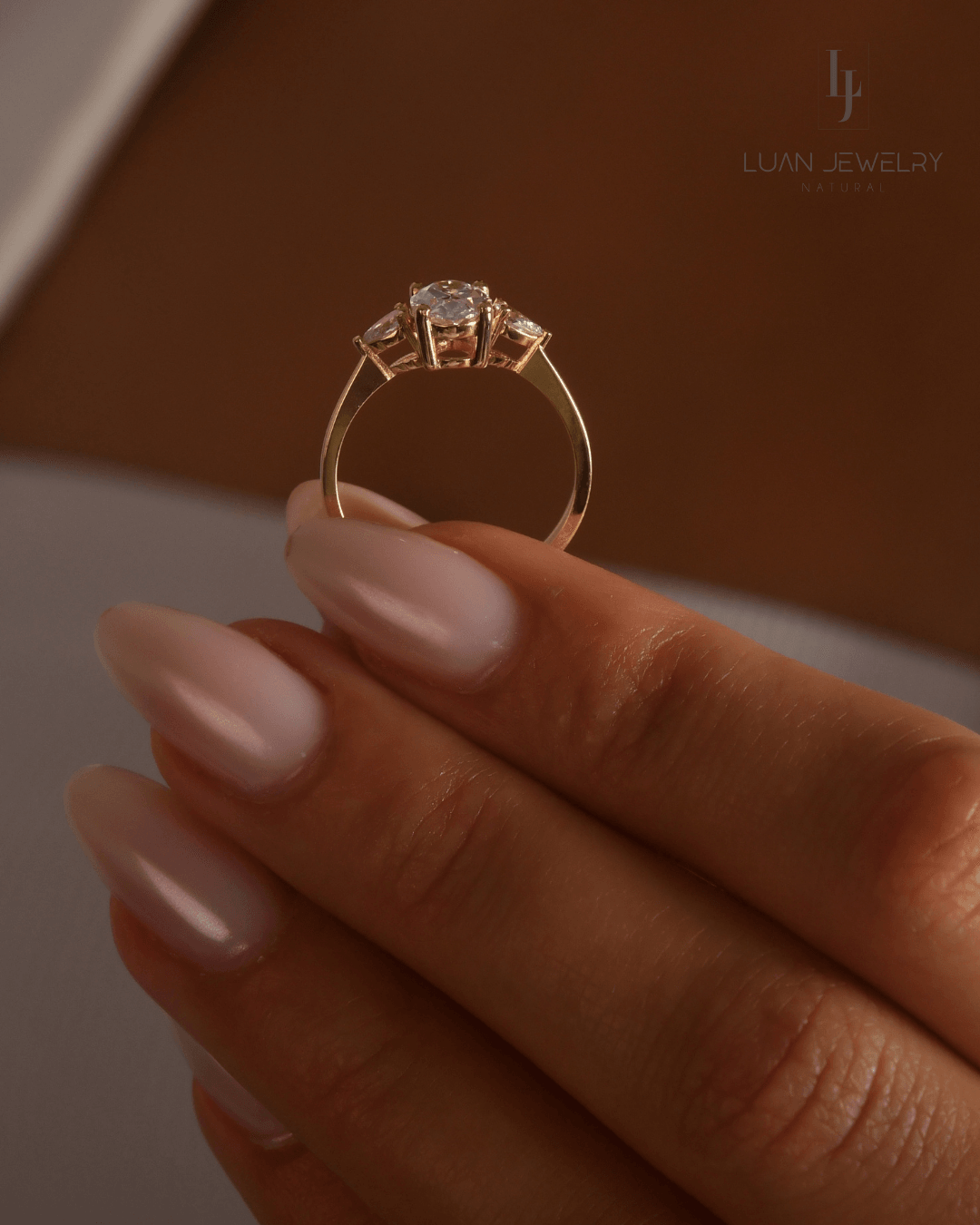 1.25 Karat Oval Damla Kesim Laboratuvar Pırlantası Trinity Yüzük