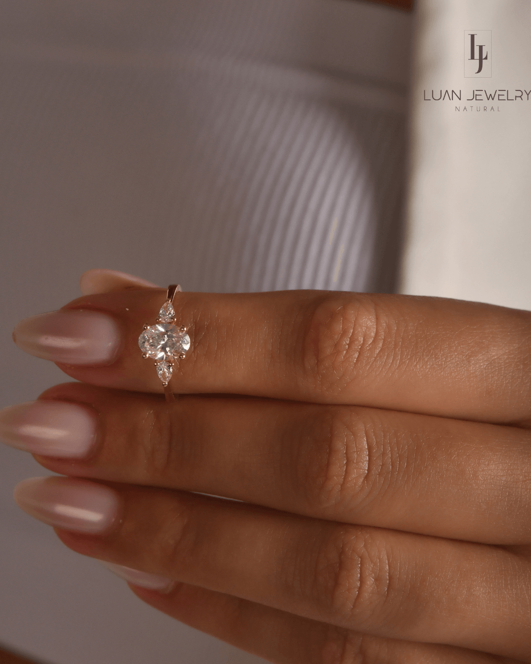 1.25 Karat Oval Damla Kesim Laboratuvar Pırlantası Trinity Yüzük