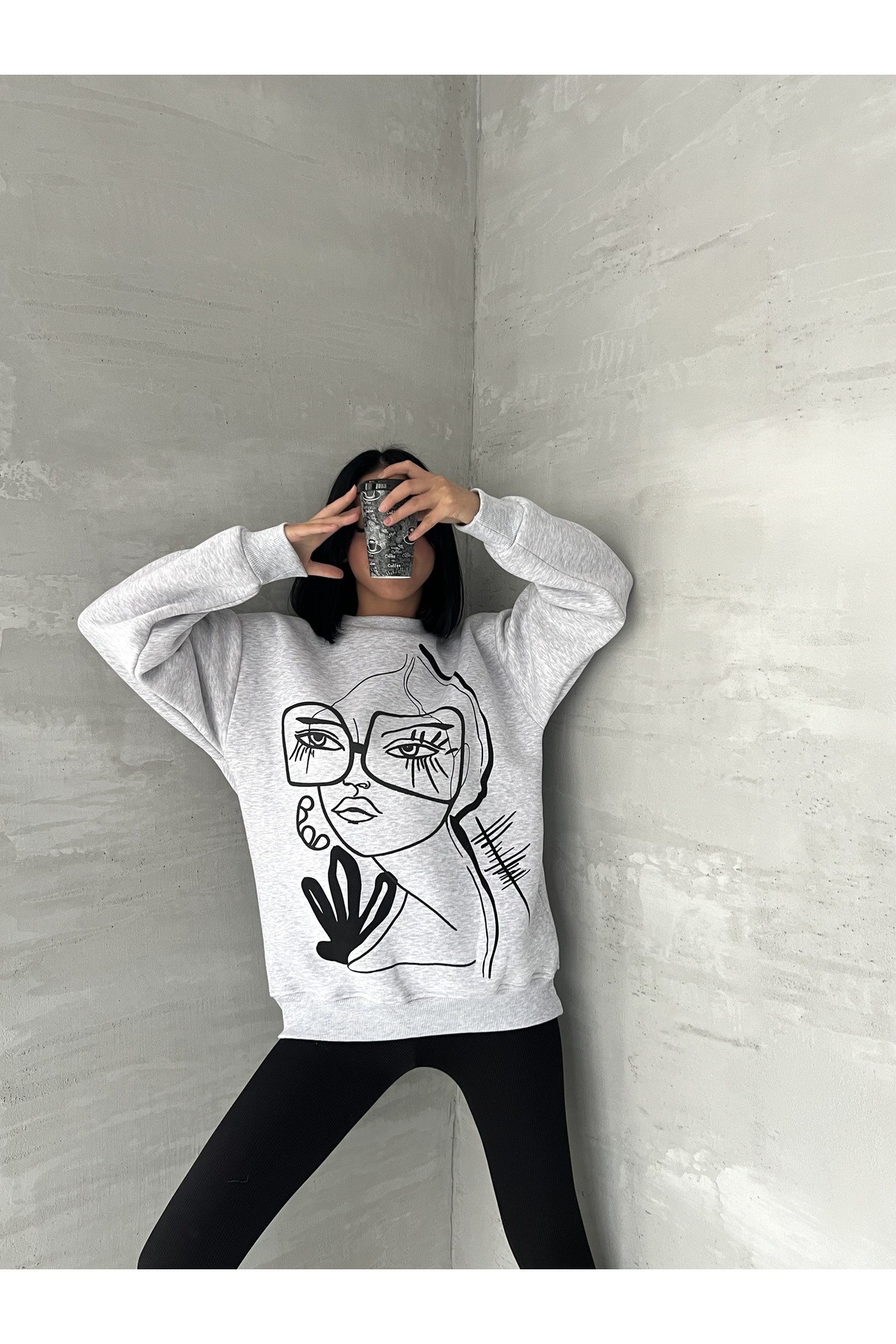 Yüz Baskılı Sweatshirt