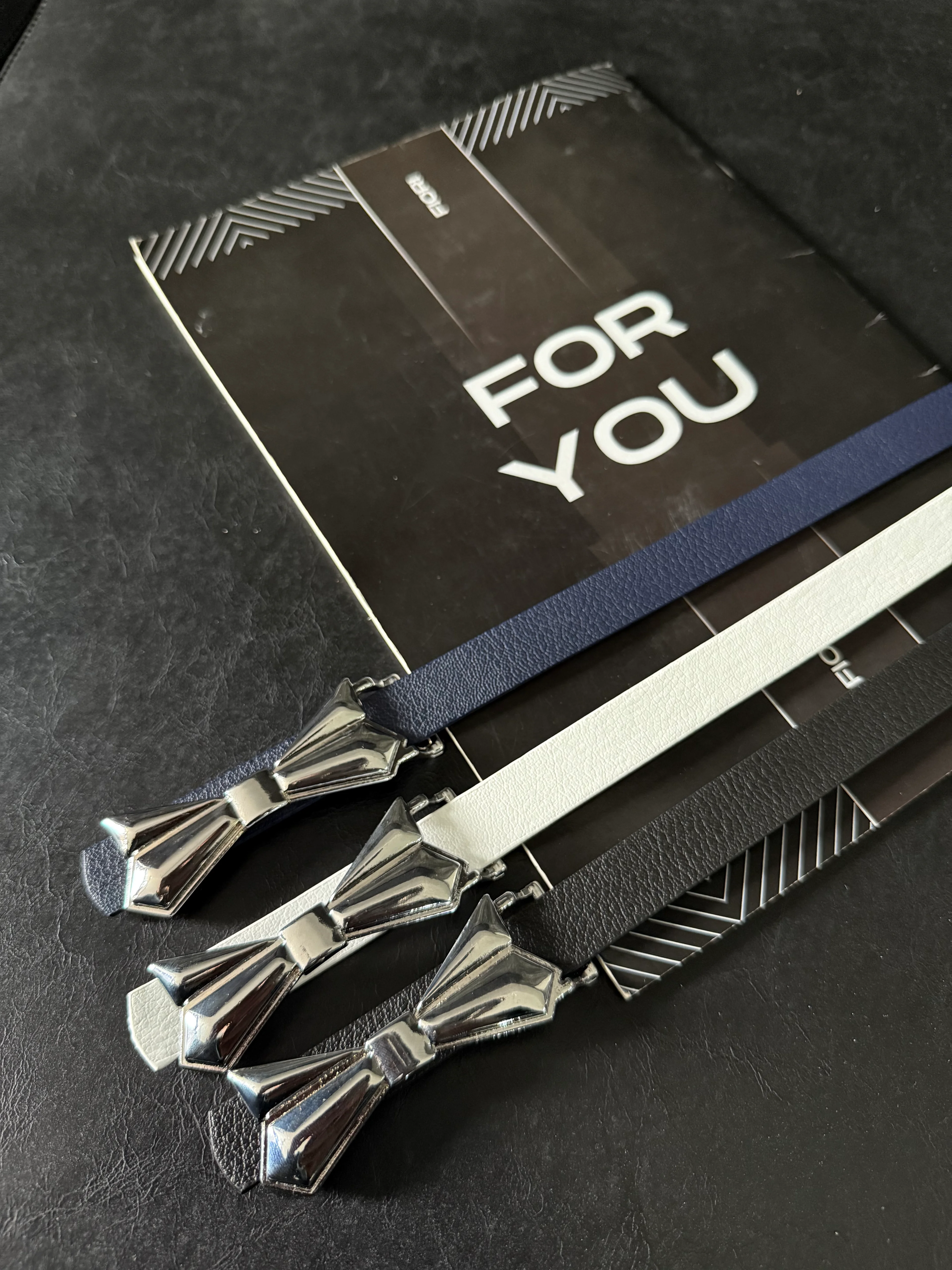 Siyah-Beyaz-Lacivert