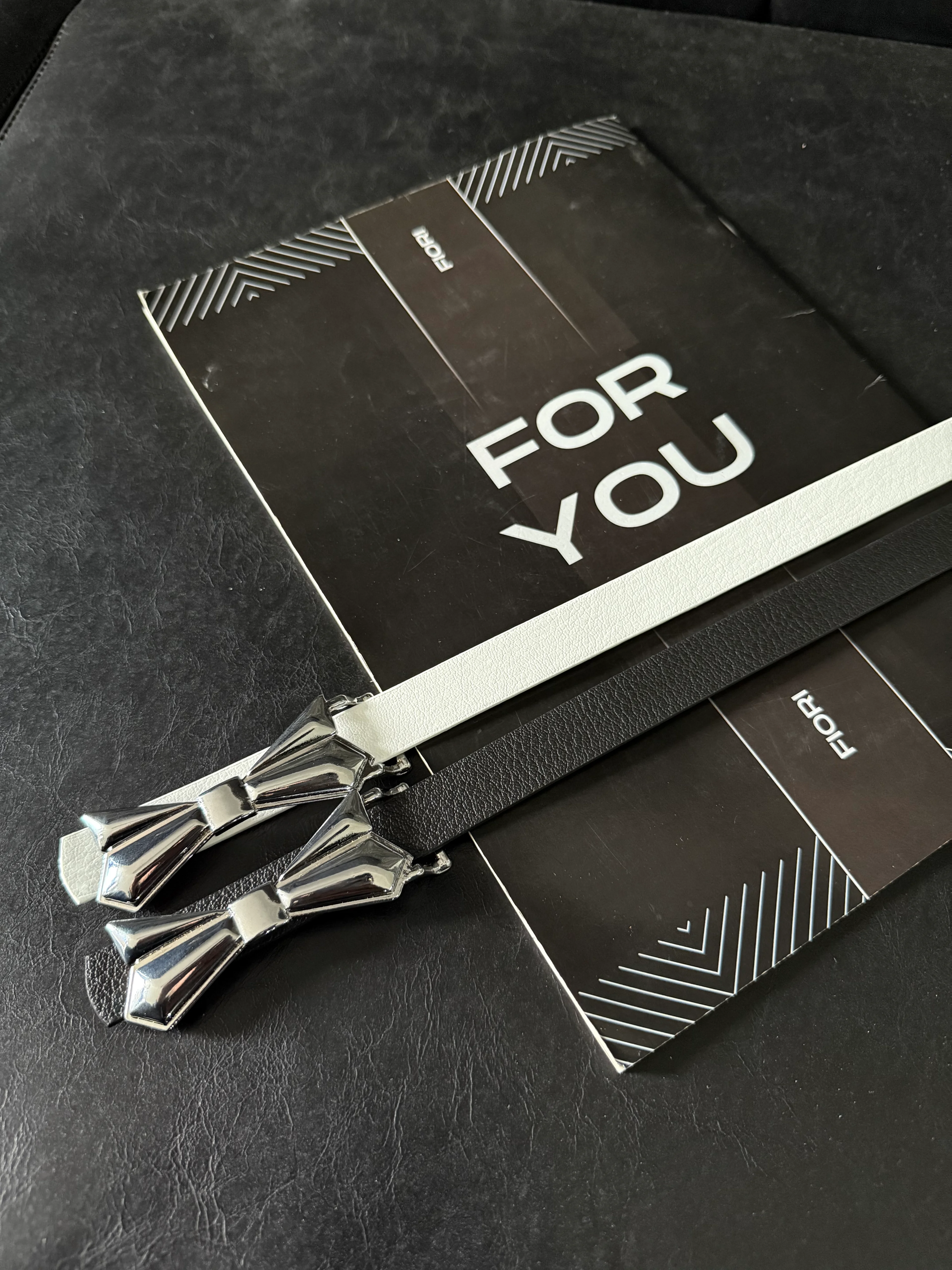 Siyah-Beyaz-Gümüş