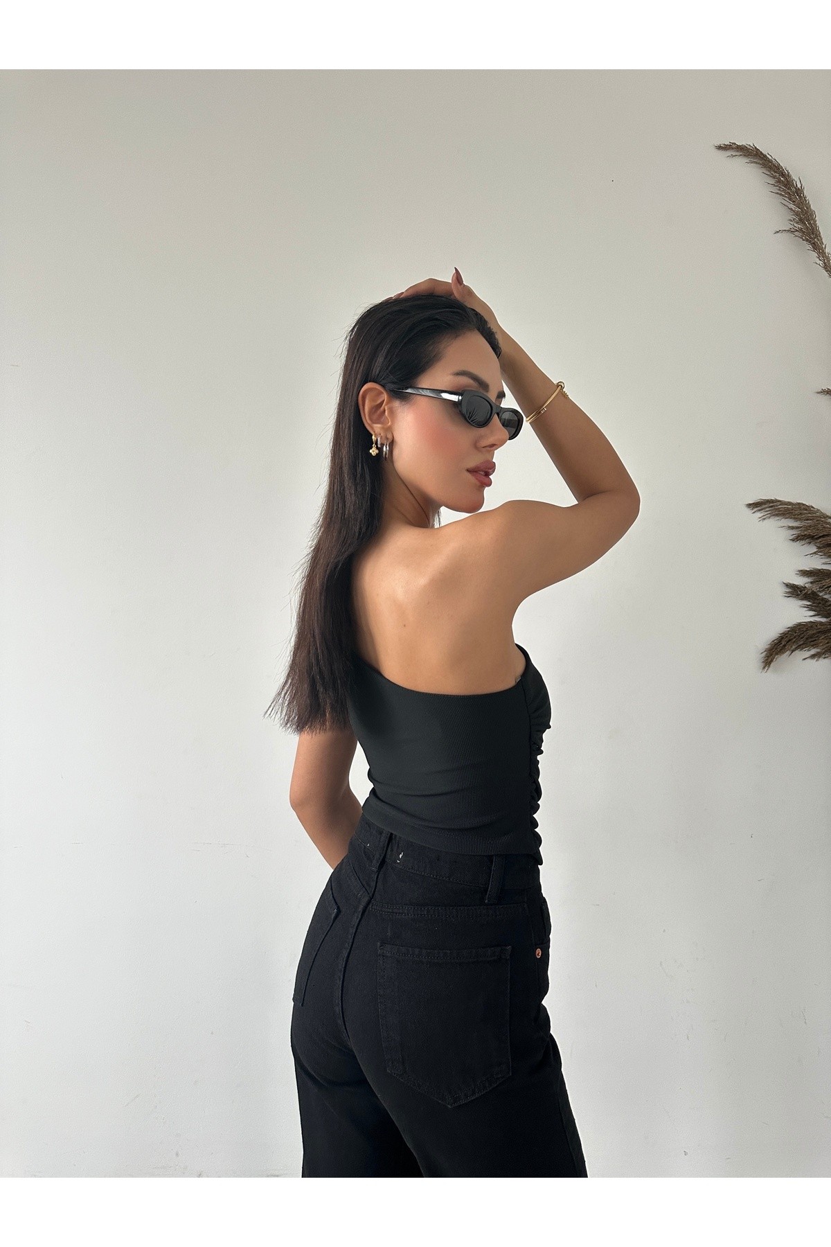 Tek Omuz Gül Detaylı Bluz
