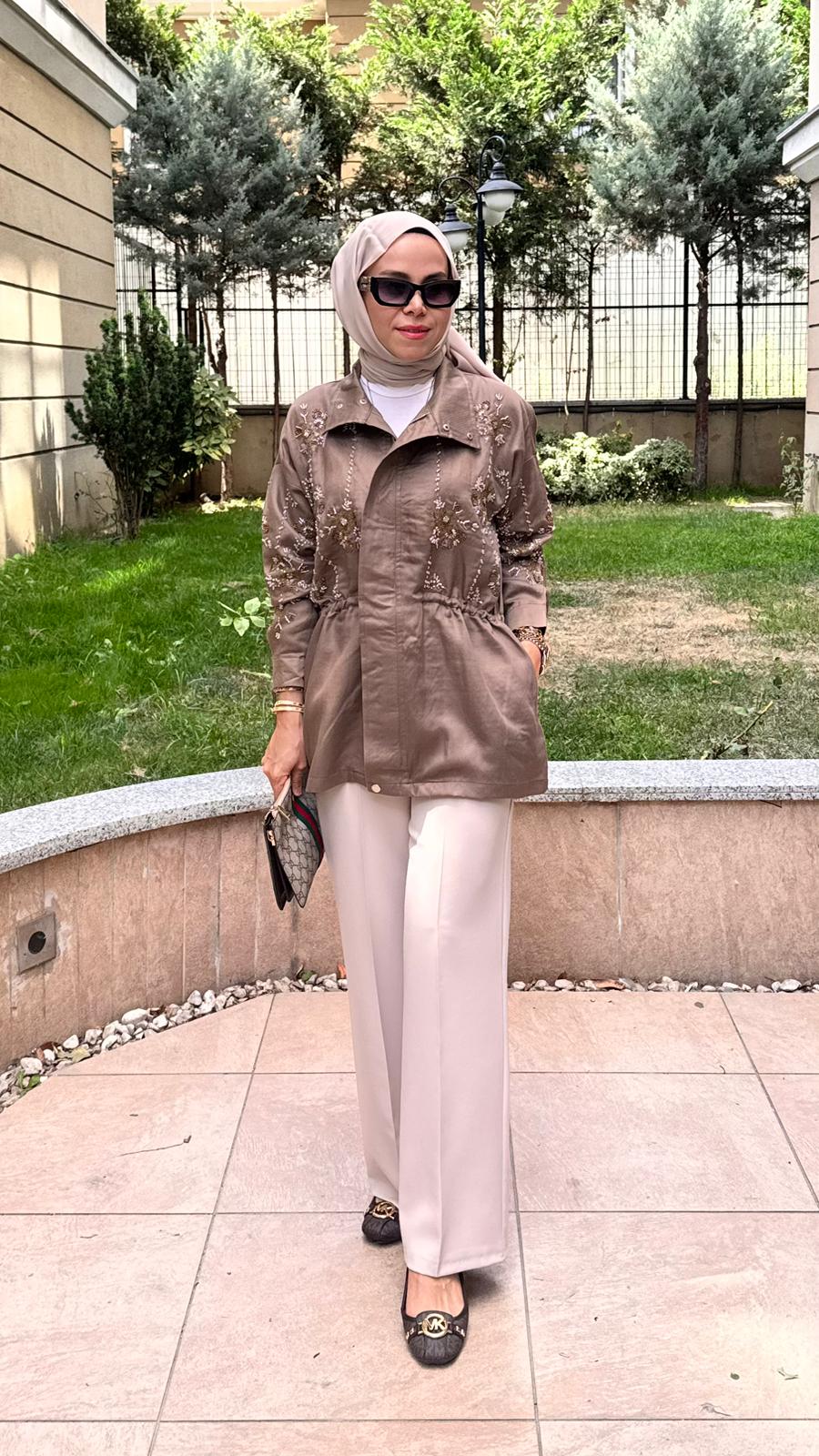 Taş Detaylı Kısa Kap - Gri